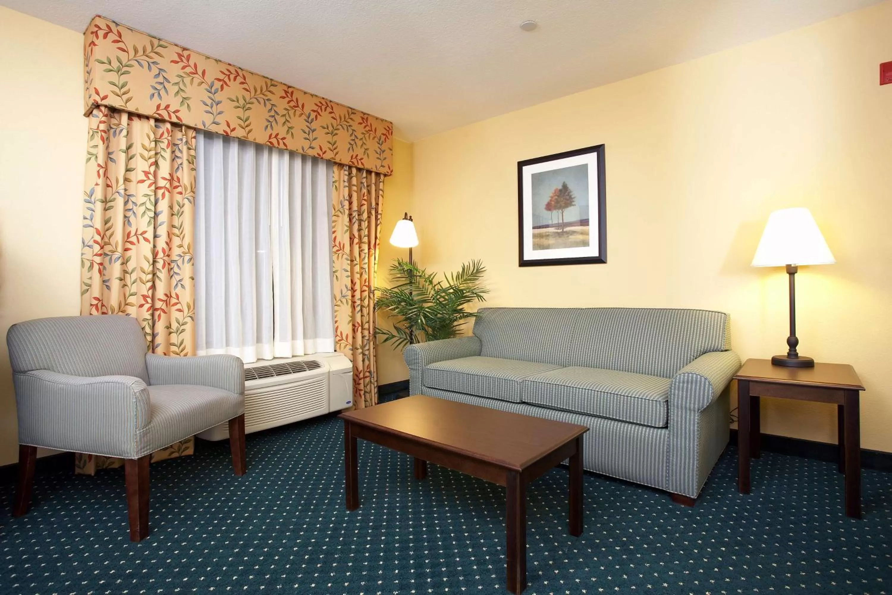 Living room in Hampton Inn & Suites Sacramento-Elk Grove Laguna I-5