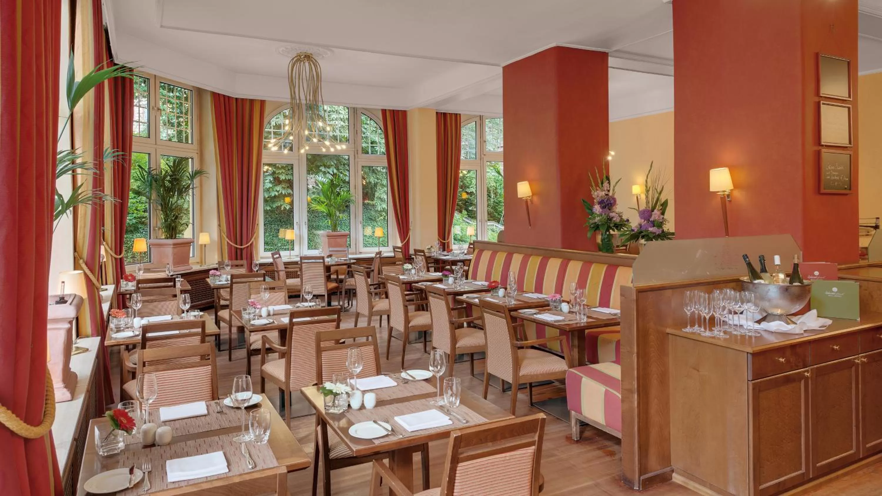 Restaurant/places to eat in Hotel Oranien Wiesbaden
