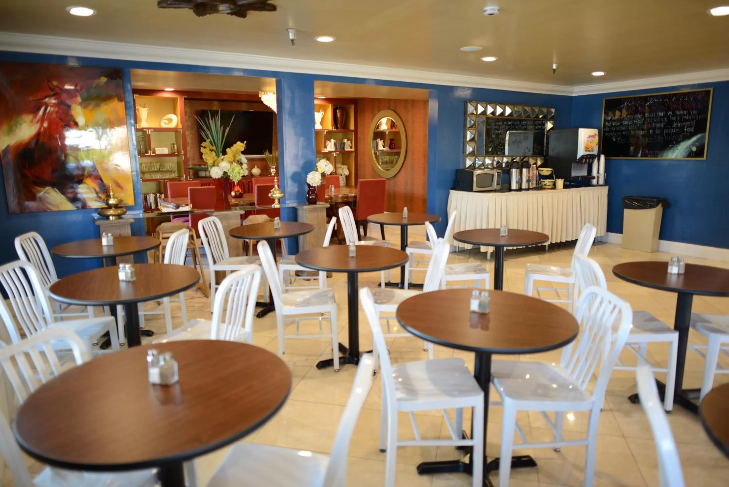 Dining area in Hotel Le Reve Pasadena