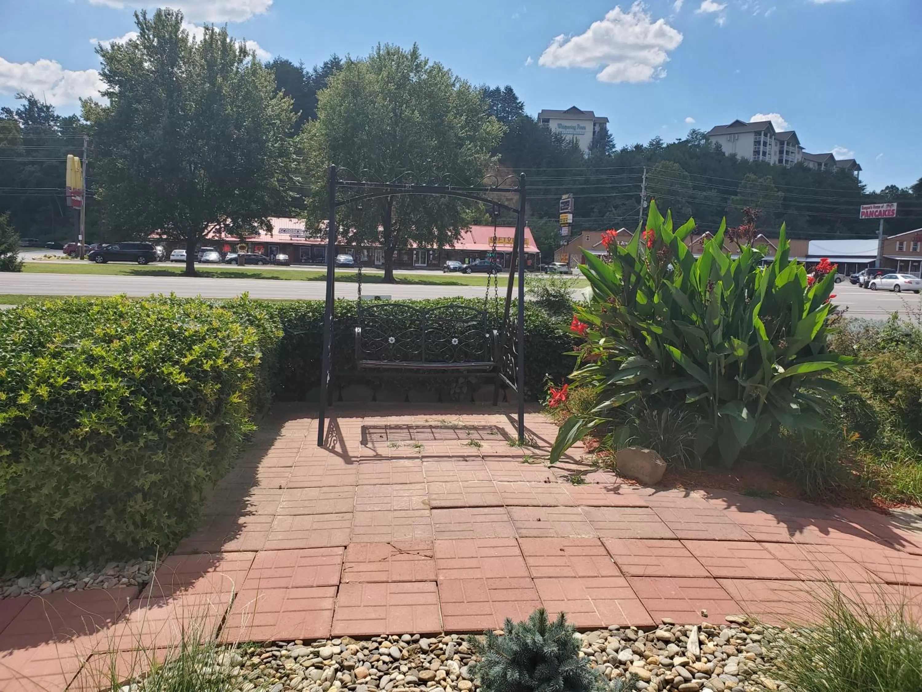 Patio in Colonial House Motel