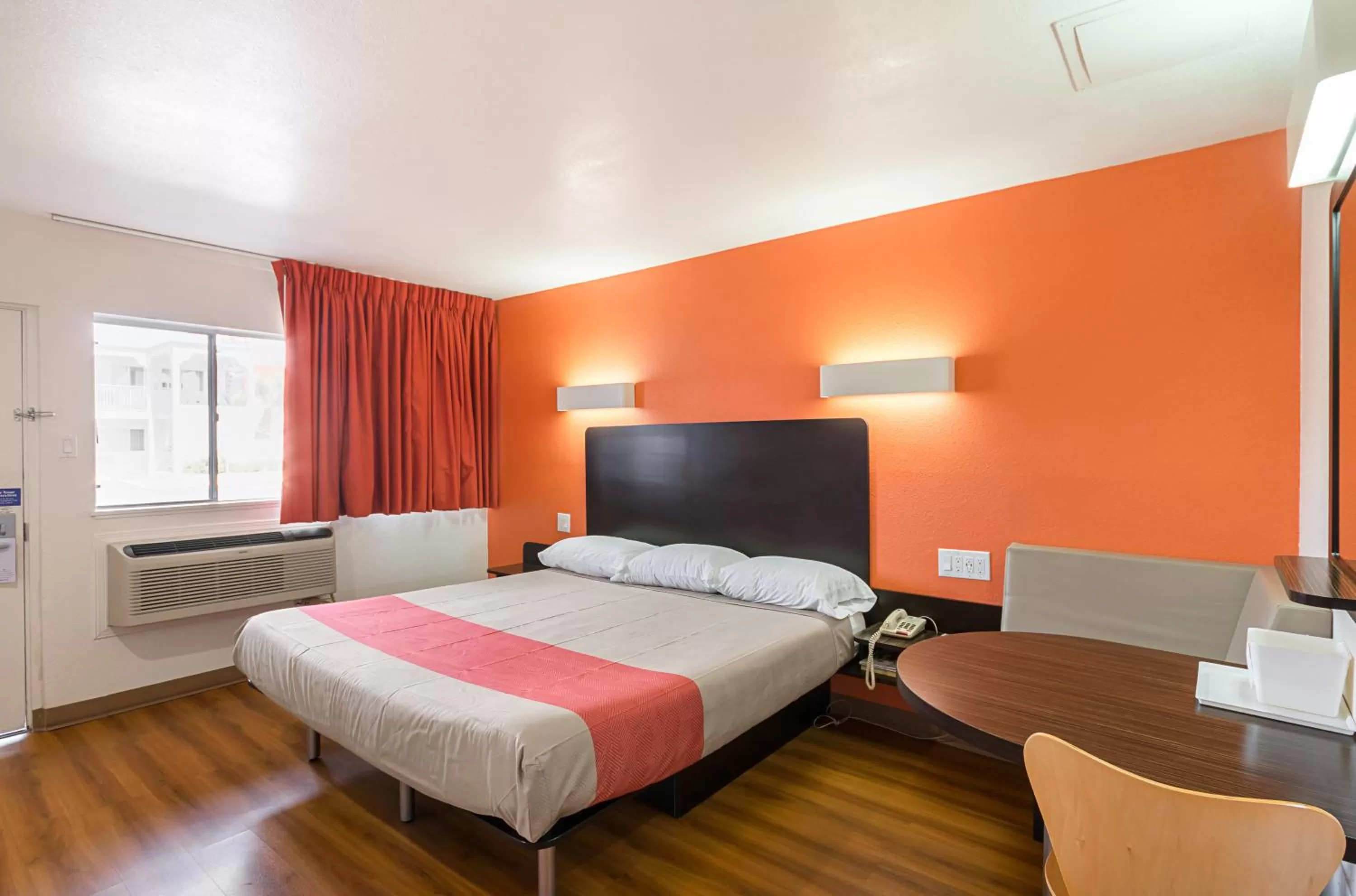 Bedroom, Bed in Motel 6-El Paso, TX - Airport - Fort Bliss