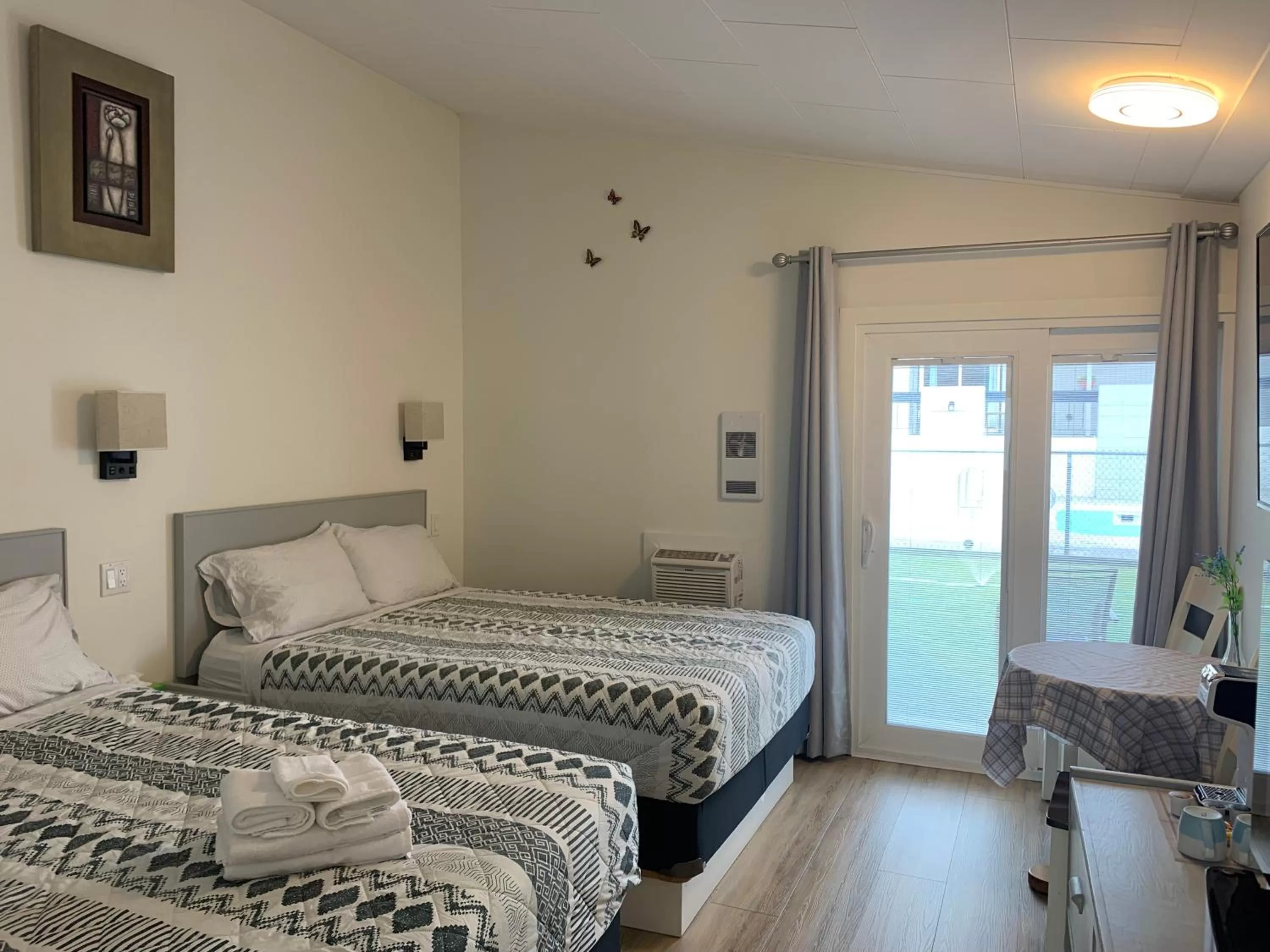 Bedroom, Bed in Destination Inn Cache Creek