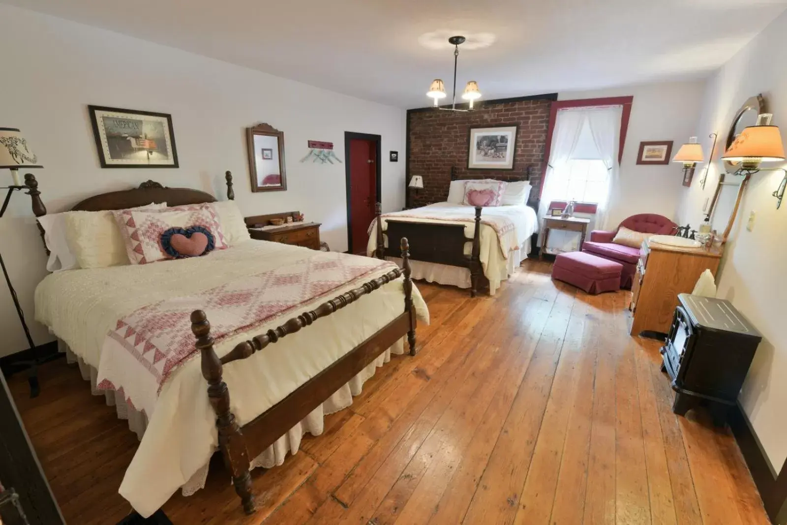 Quadruple Room with Private Bathroom - single occupancy in The Pines of Dresden Quadruple Room with Private Bathroom - single occupancy in The Pines of Dresden