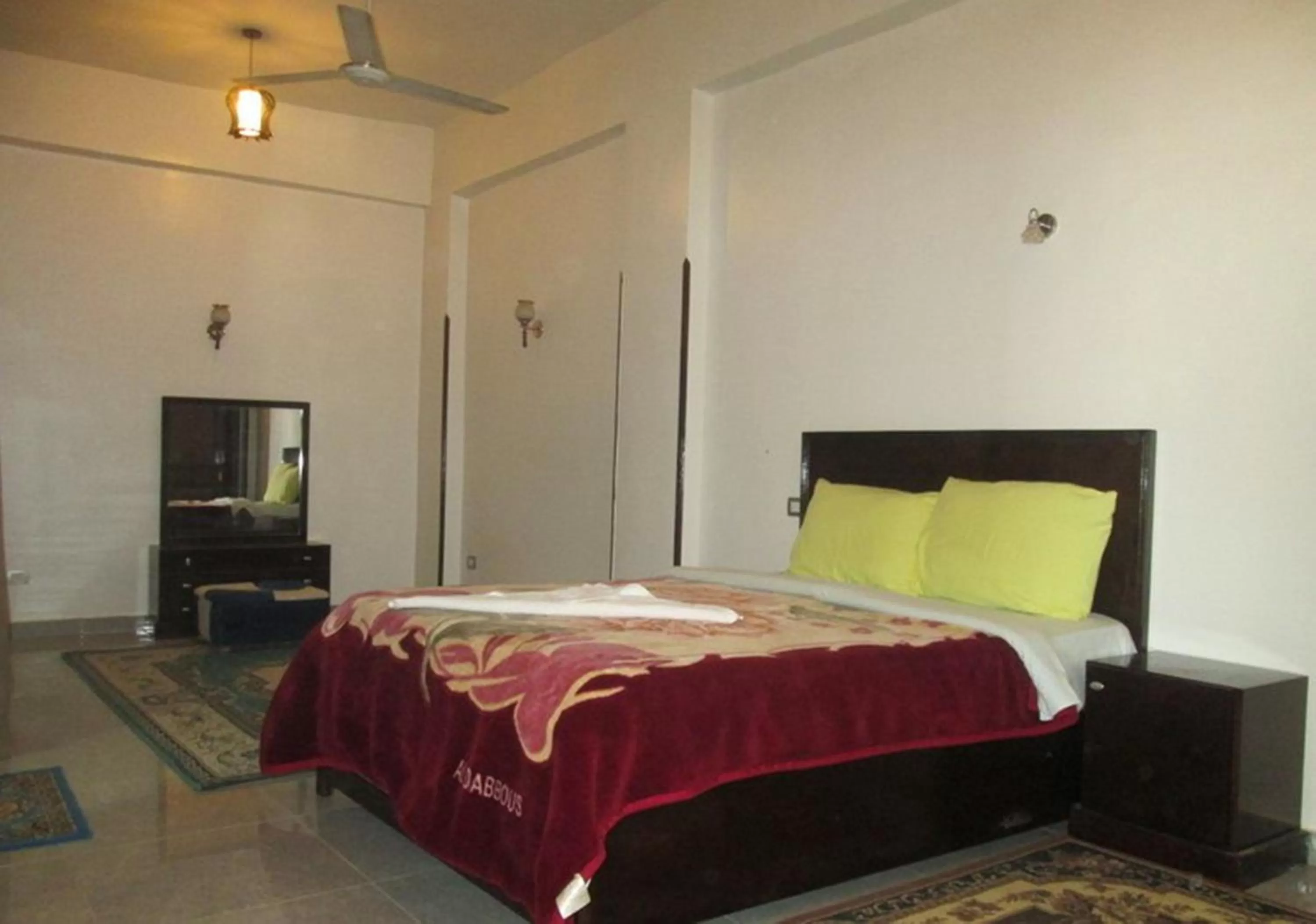 Swimming pool, Bed in Mama Africa Apts & Studios