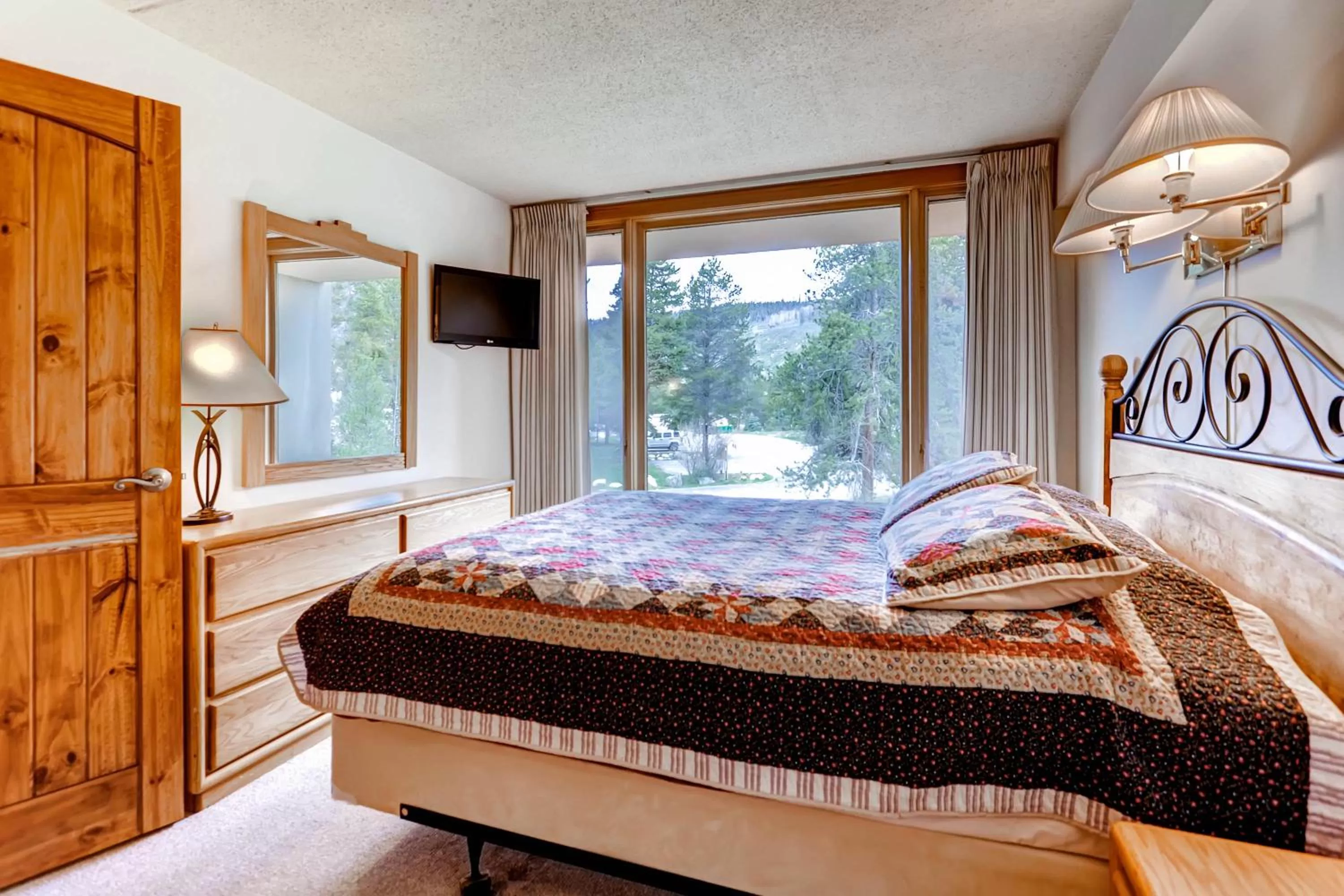 Bed in Lakeside Village by Vail Resorts
