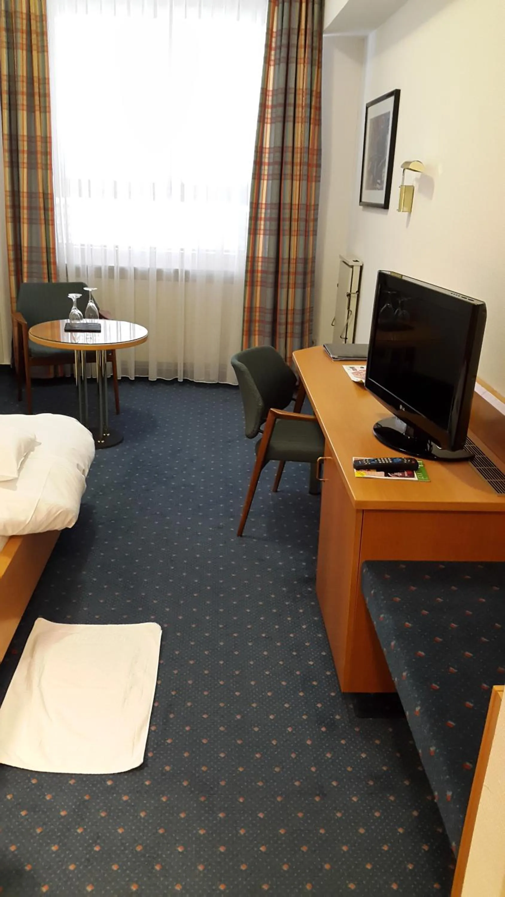 TV and multimedia, Bed in Hotel Unger