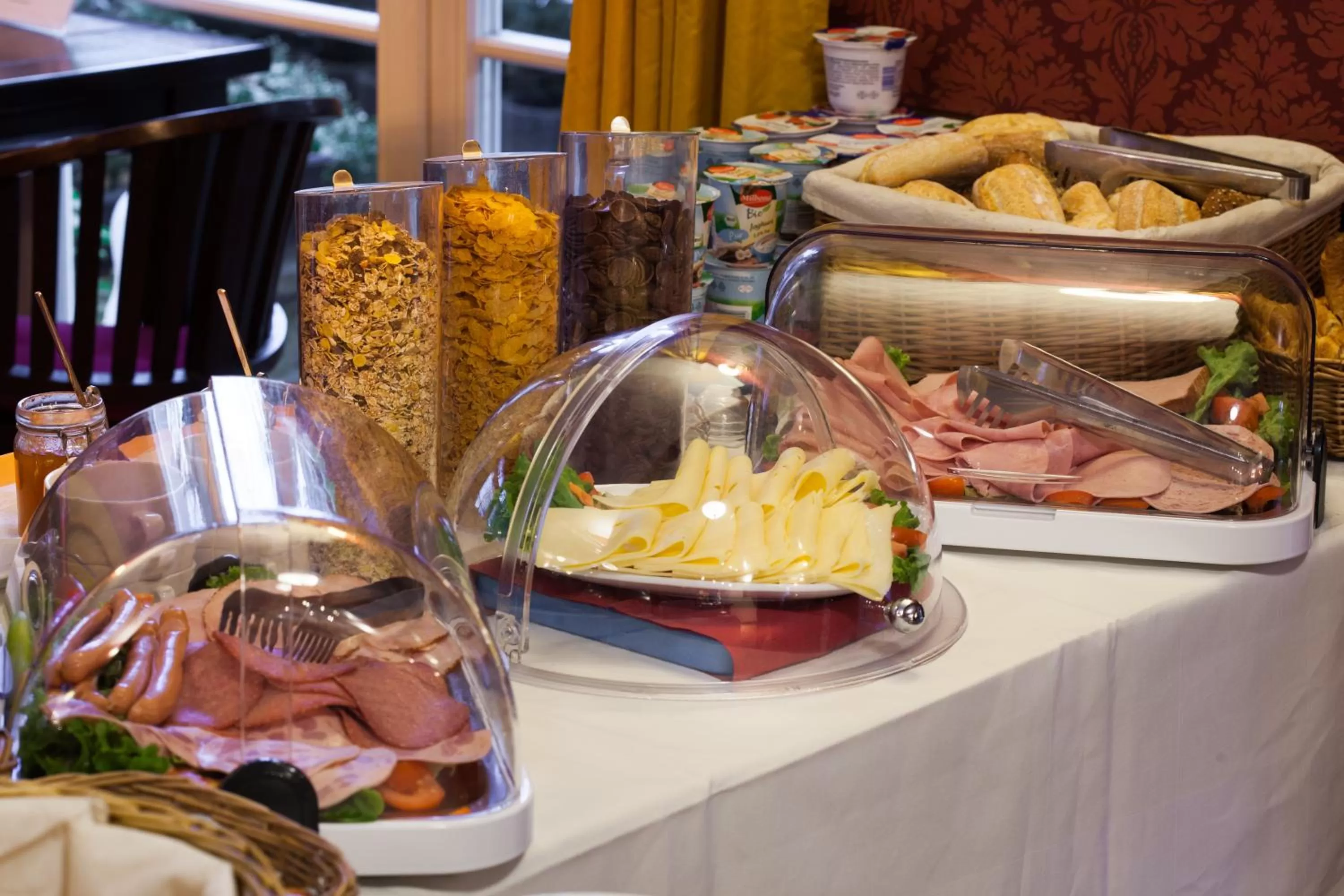 Buffet breakfast, Food in Hotel Athos