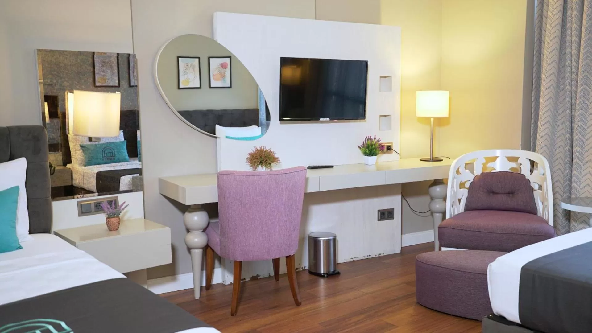 Bed in Homey AirPort Hotel