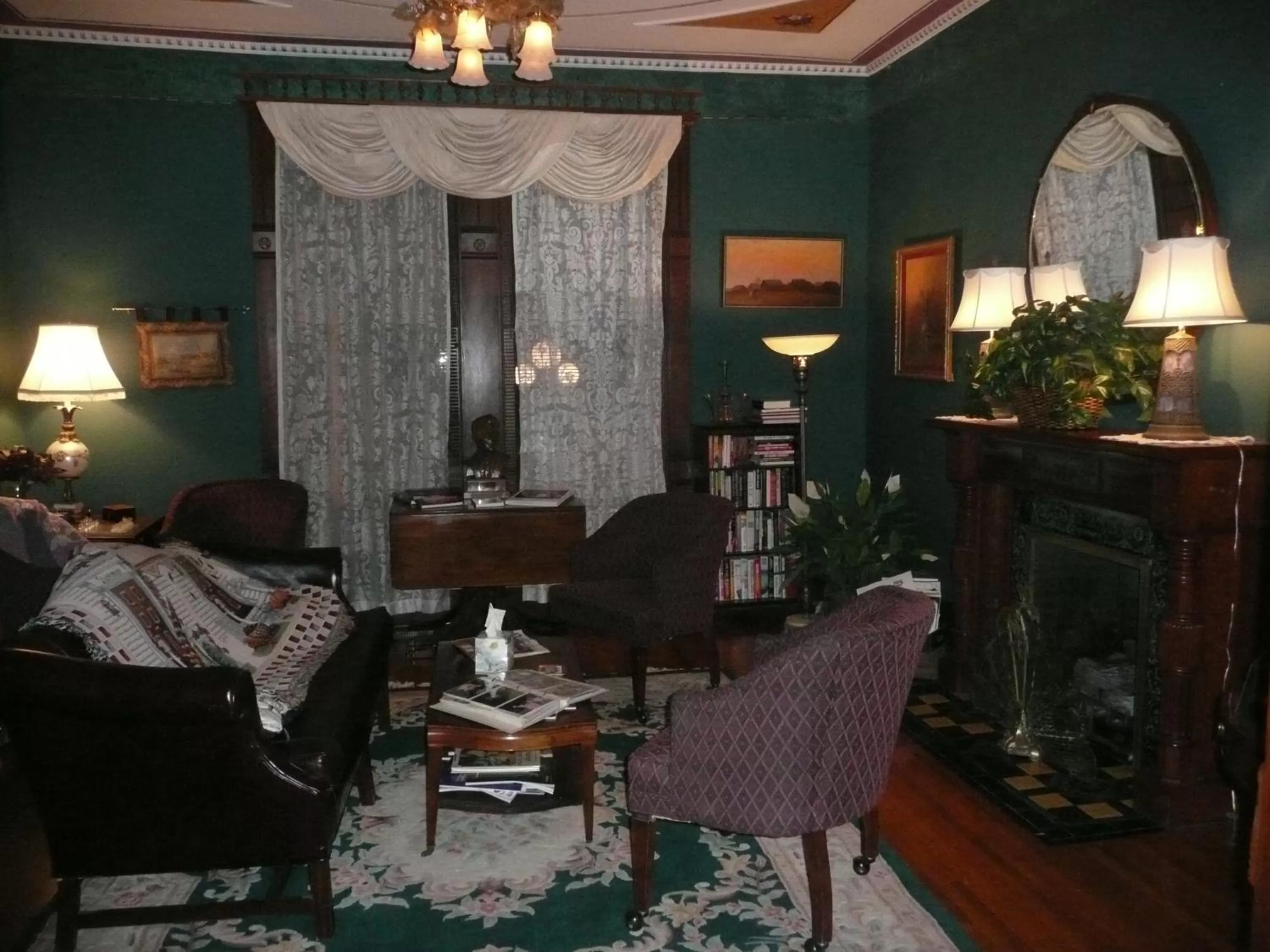 Night in Old Northside Bed & Breakfast