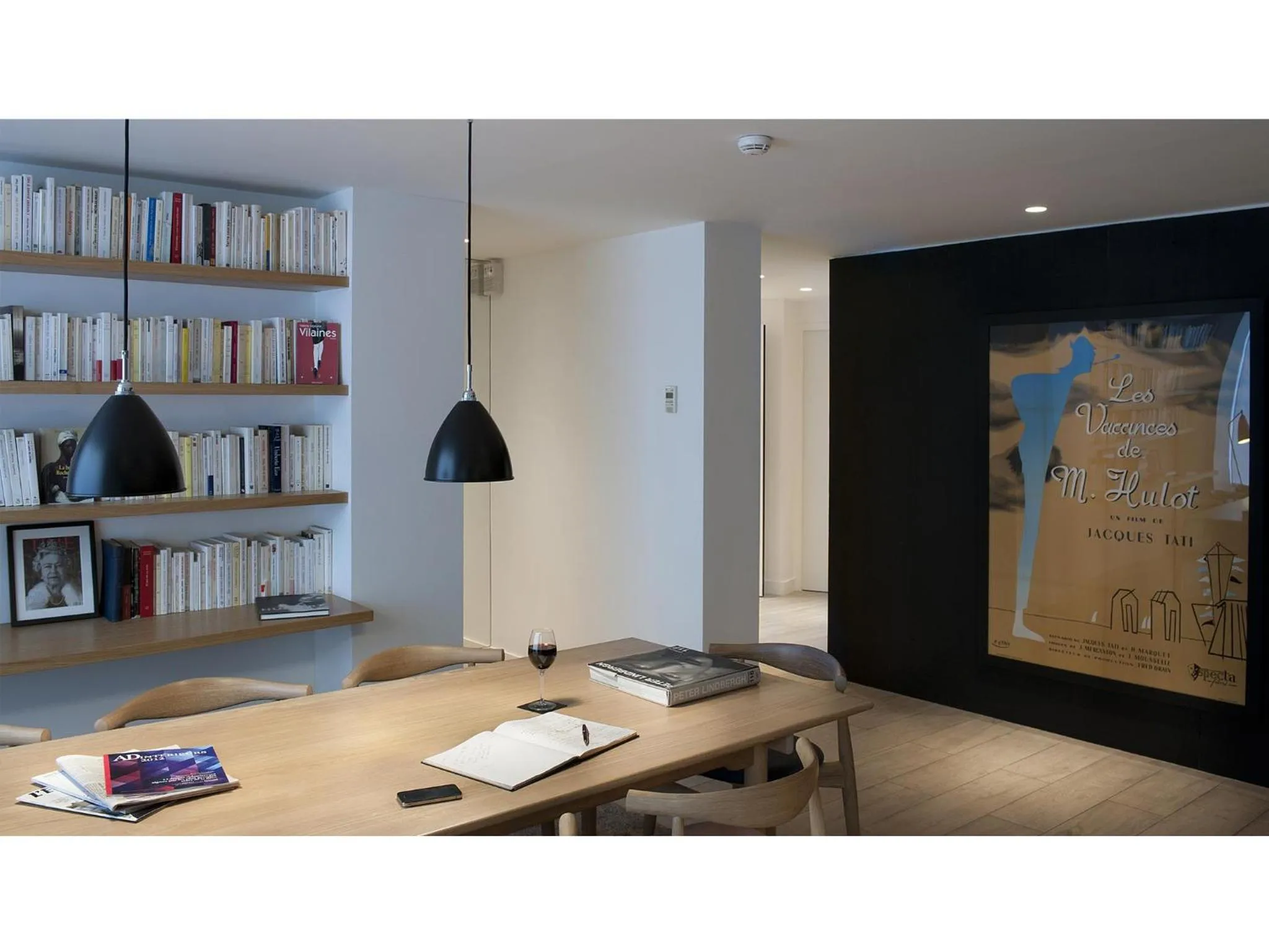 Library in 9Hotel Opera