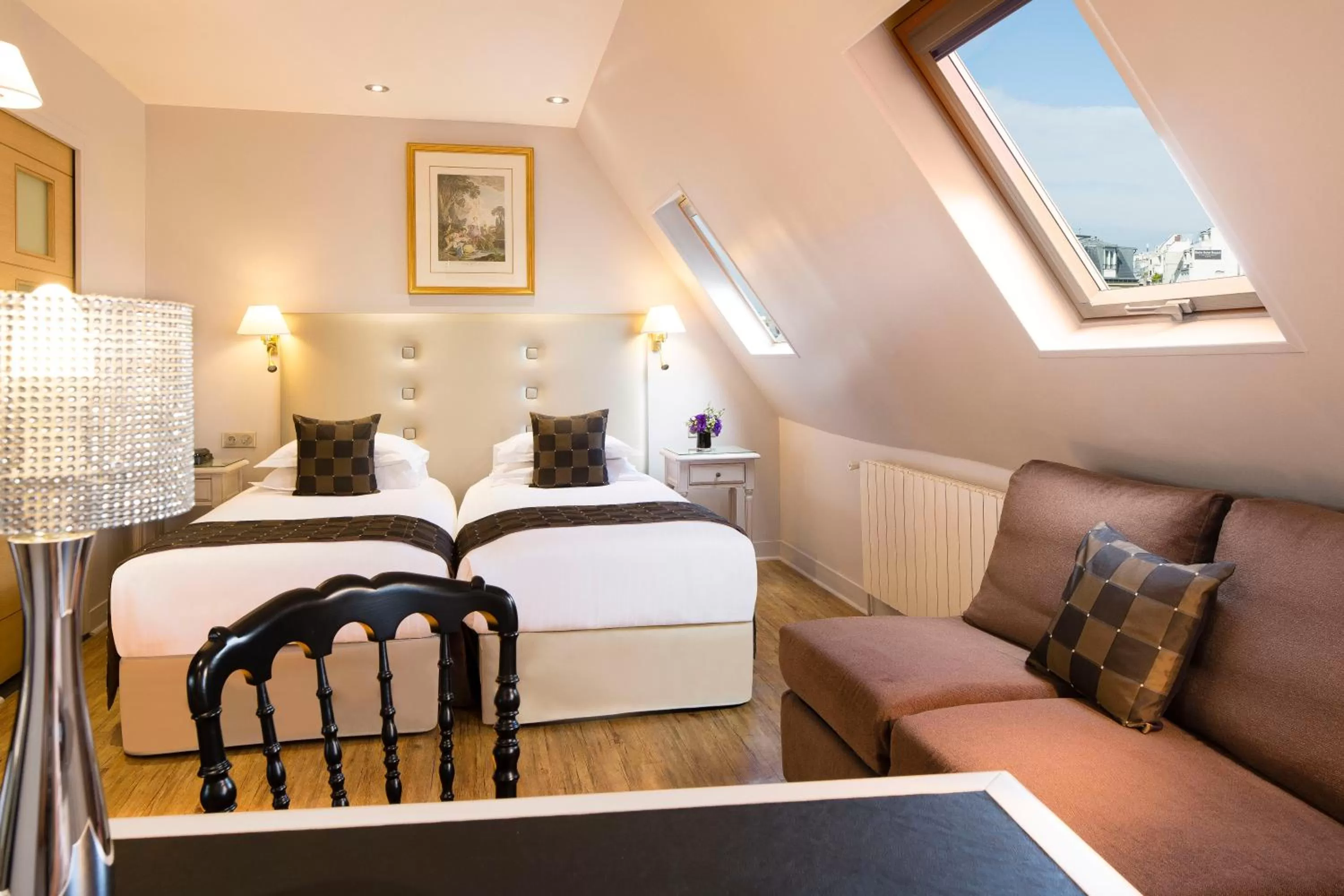 Photo of the whole room, Bed in Hotel Plaza Elysées