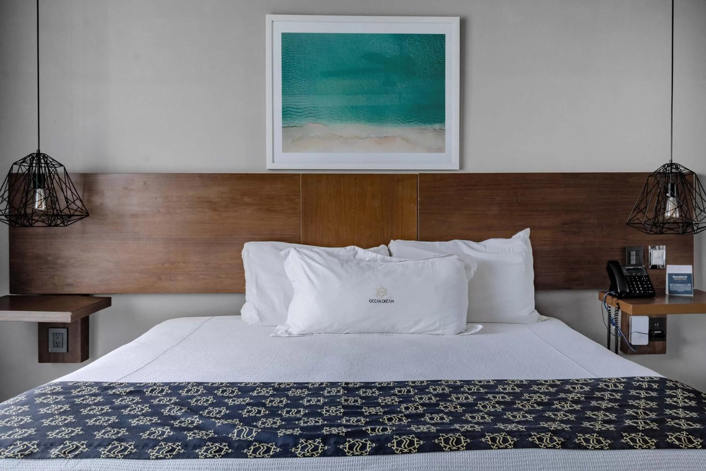 Bed in Ocean Dream Cancun by GuruHotel