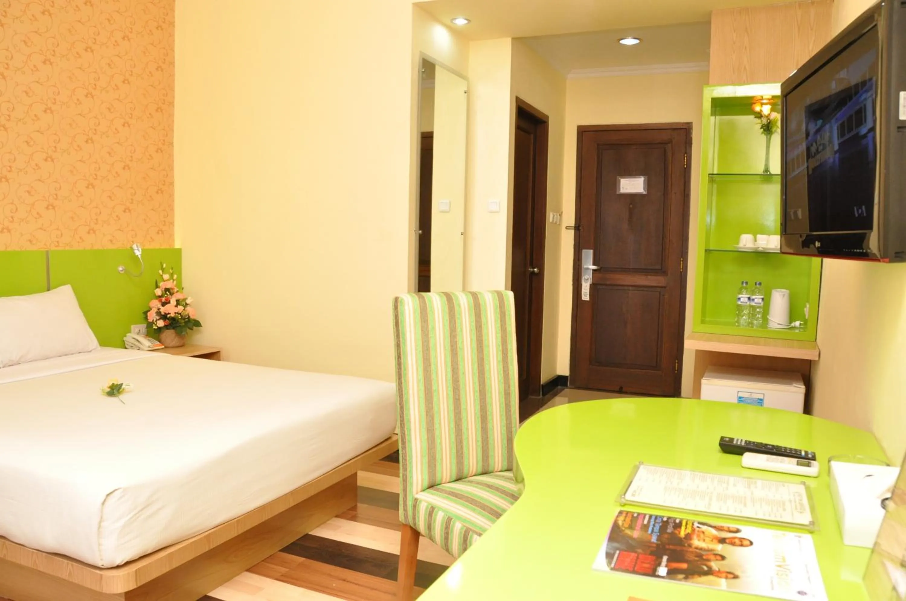 Bed in Pandanaran Hotel