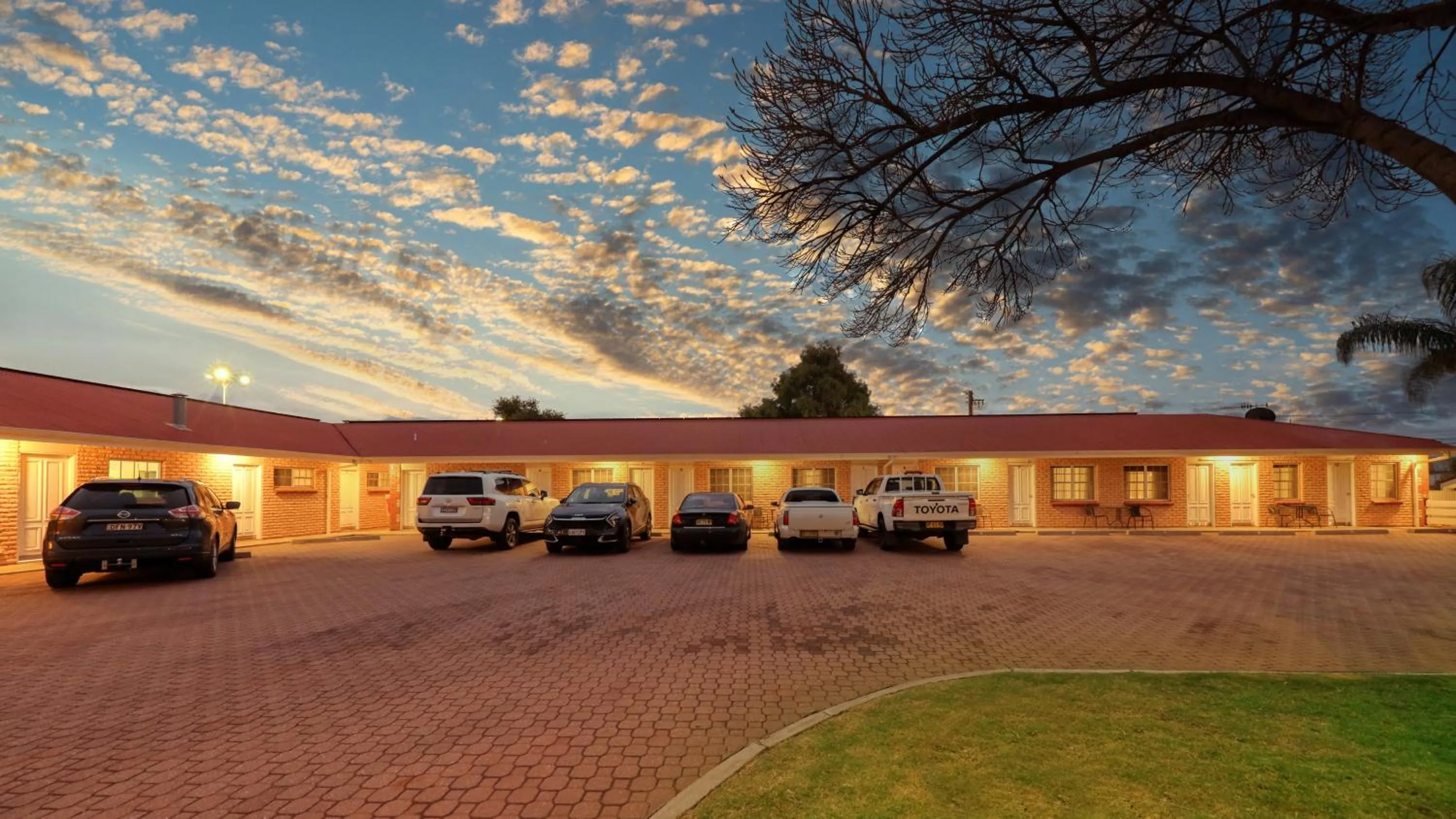 Property building in Charles Rasp Motor Inn & Cottages