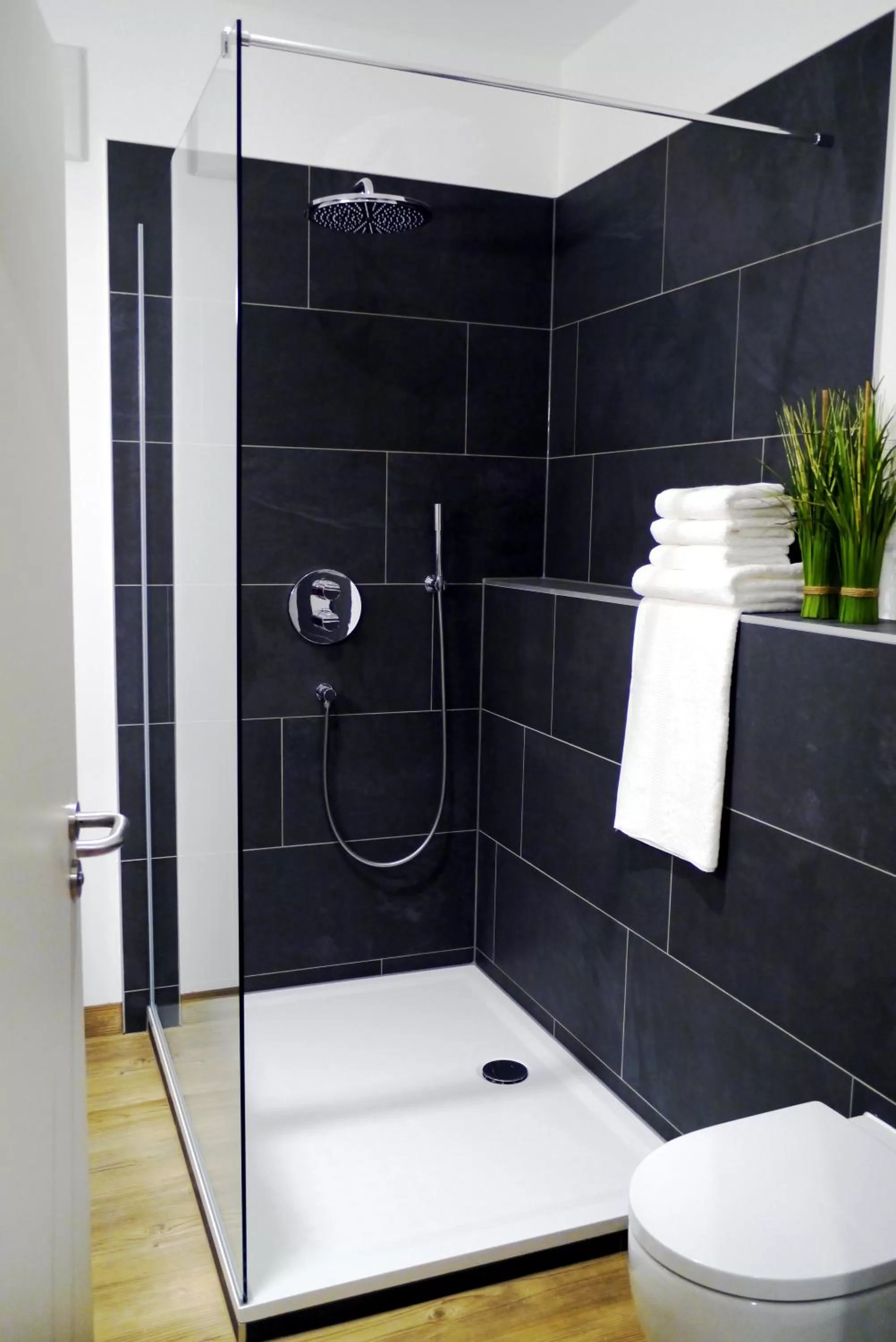 Shower in Das Brunners