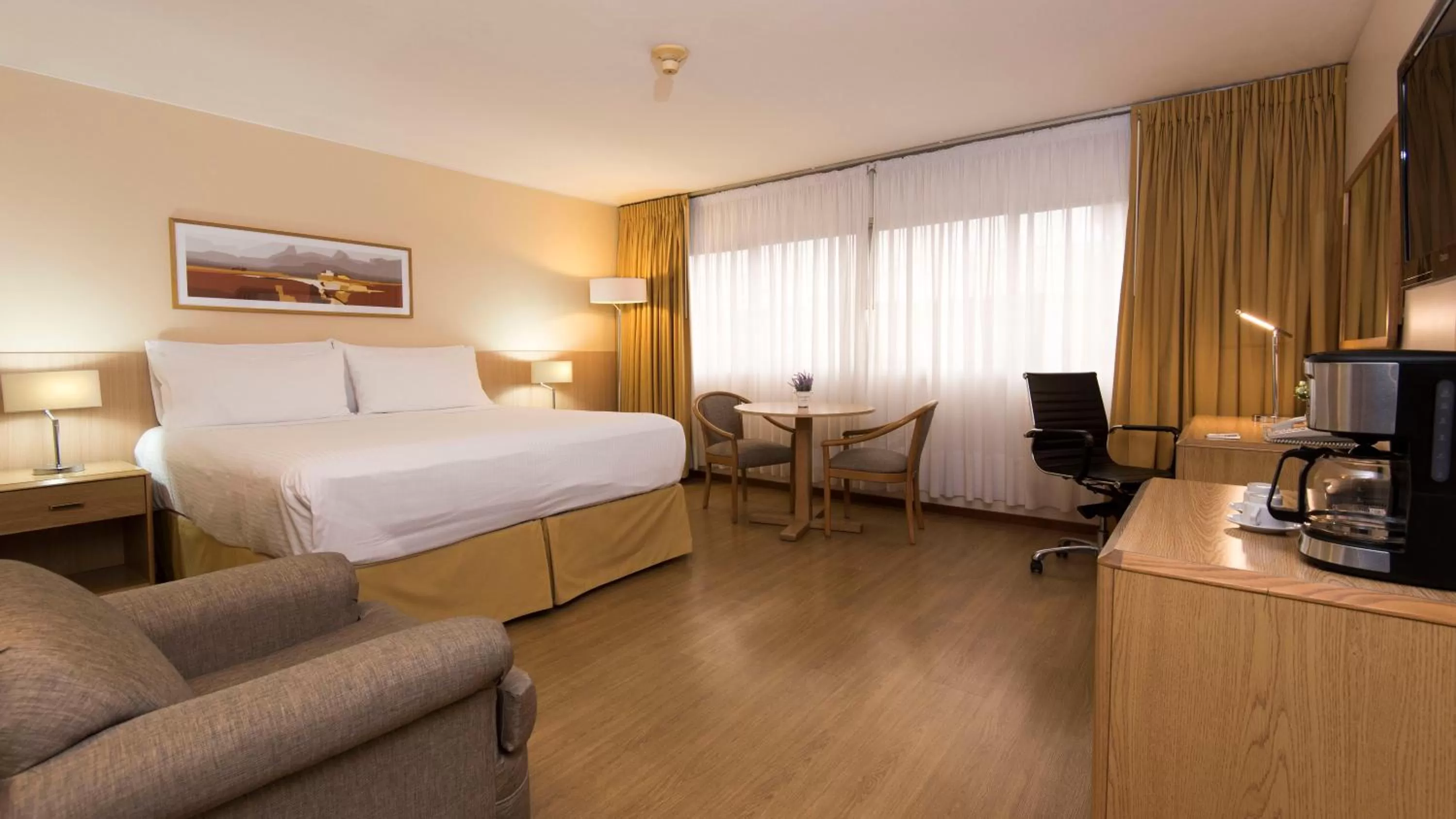 Photo of the whole room, Bed in Holiday Inn Montevideo by IHG