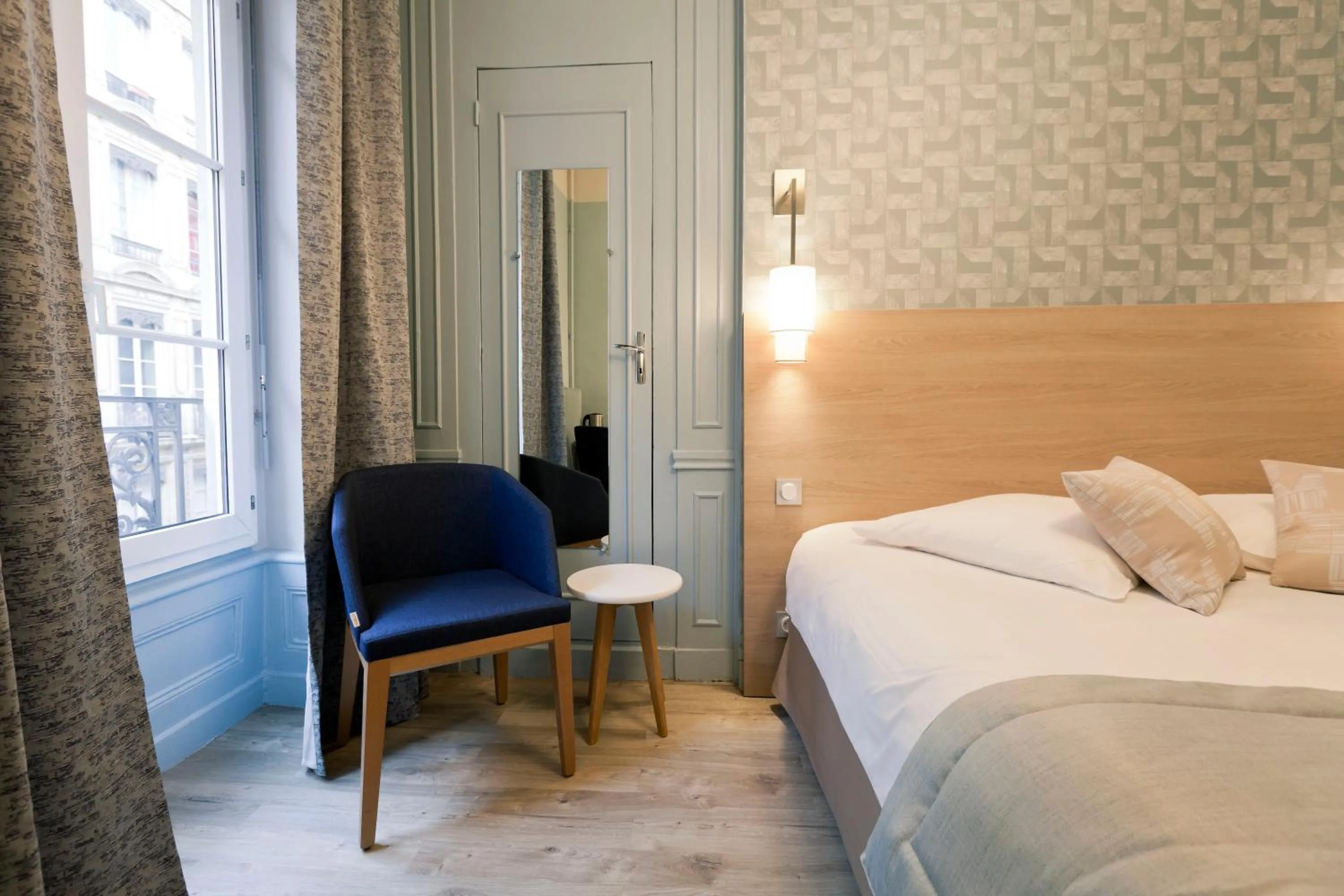 Decorative detail, Bed in Hôtel du Dauphin