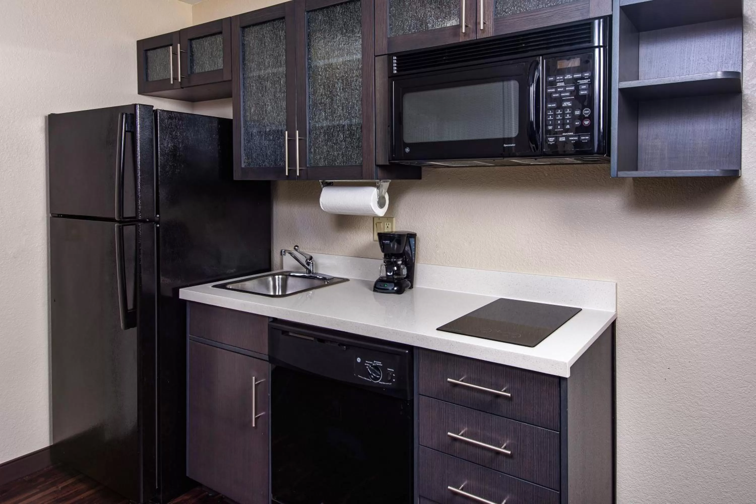 Kitchen or kitchenette in Candlewood Suites Appleton by IHG