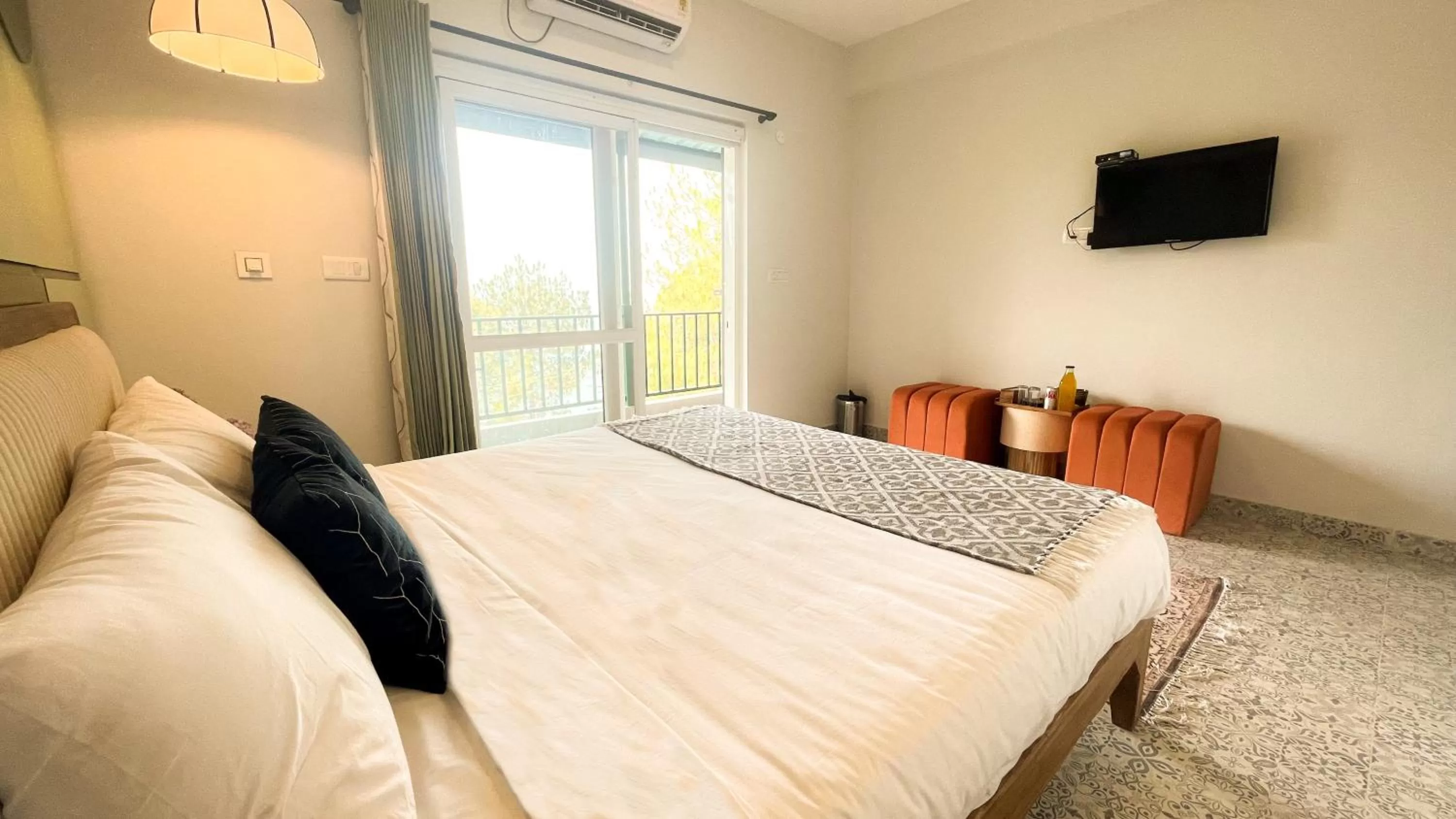 Bed in Seclude Kasauli, Himachal Pradesh