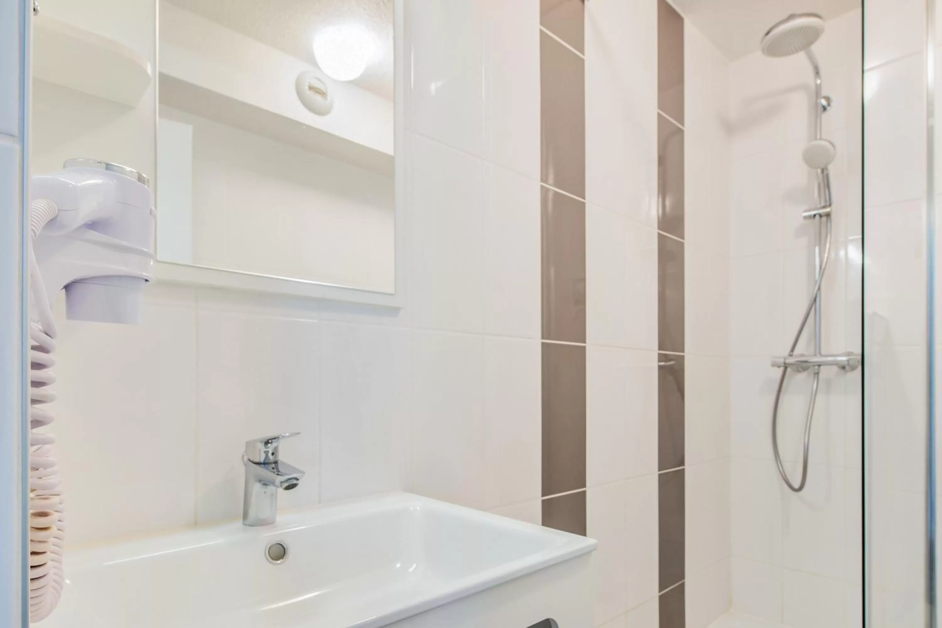 Shower in Residhotel Lyon Part Dieu