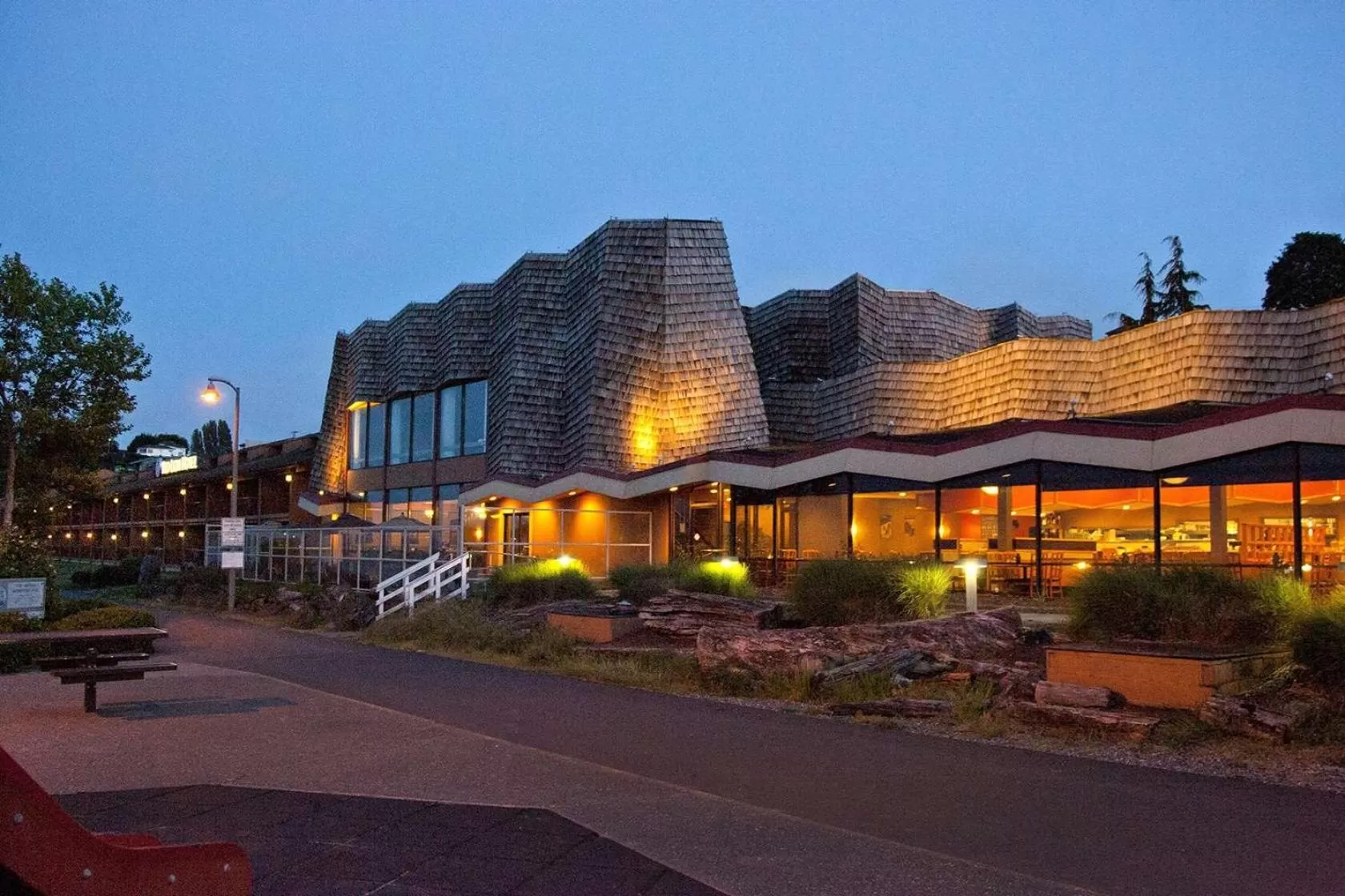 Property building in Red Lion Hotel Port Angeles Harbor