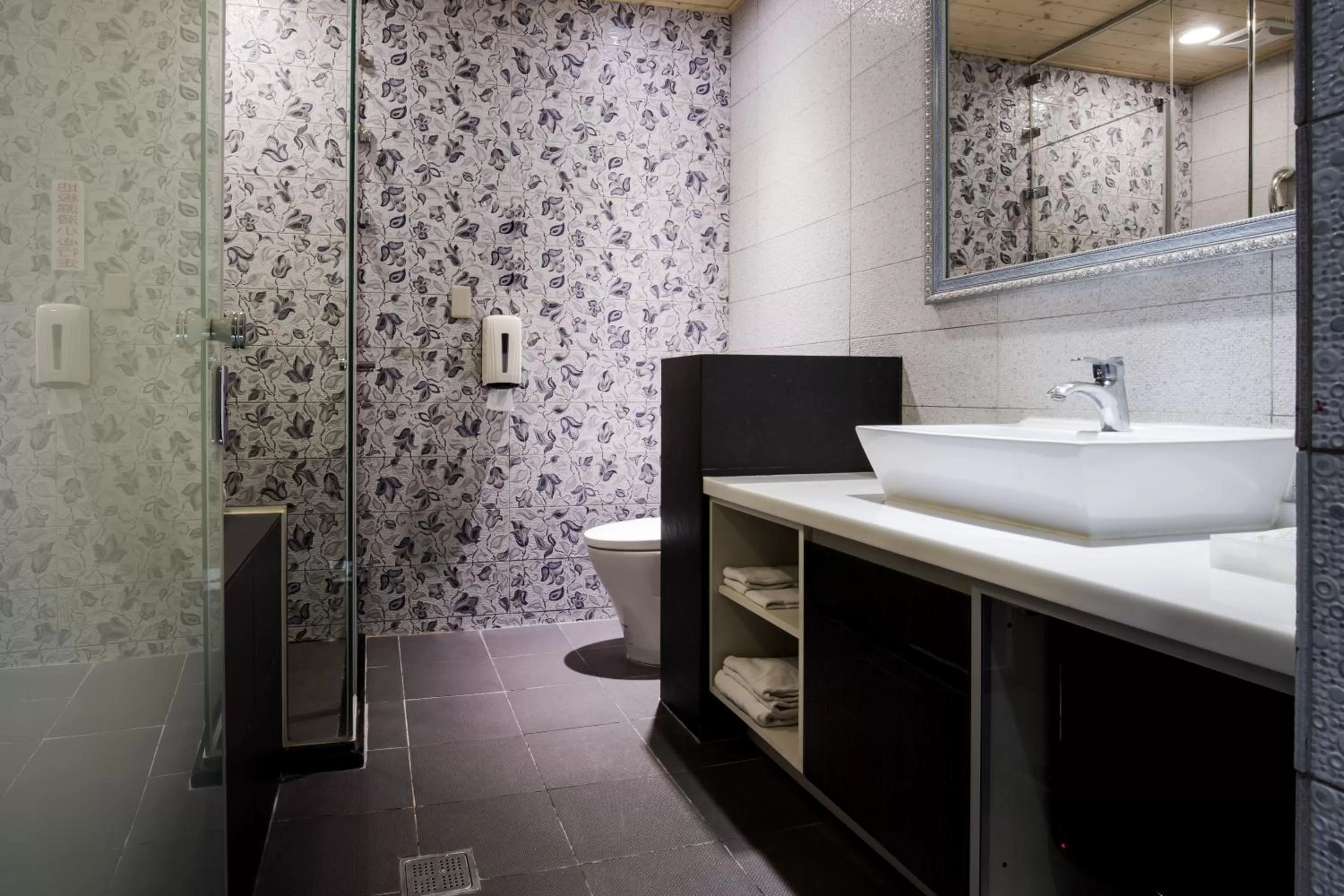 Bathroom in Duo Romance Hotel