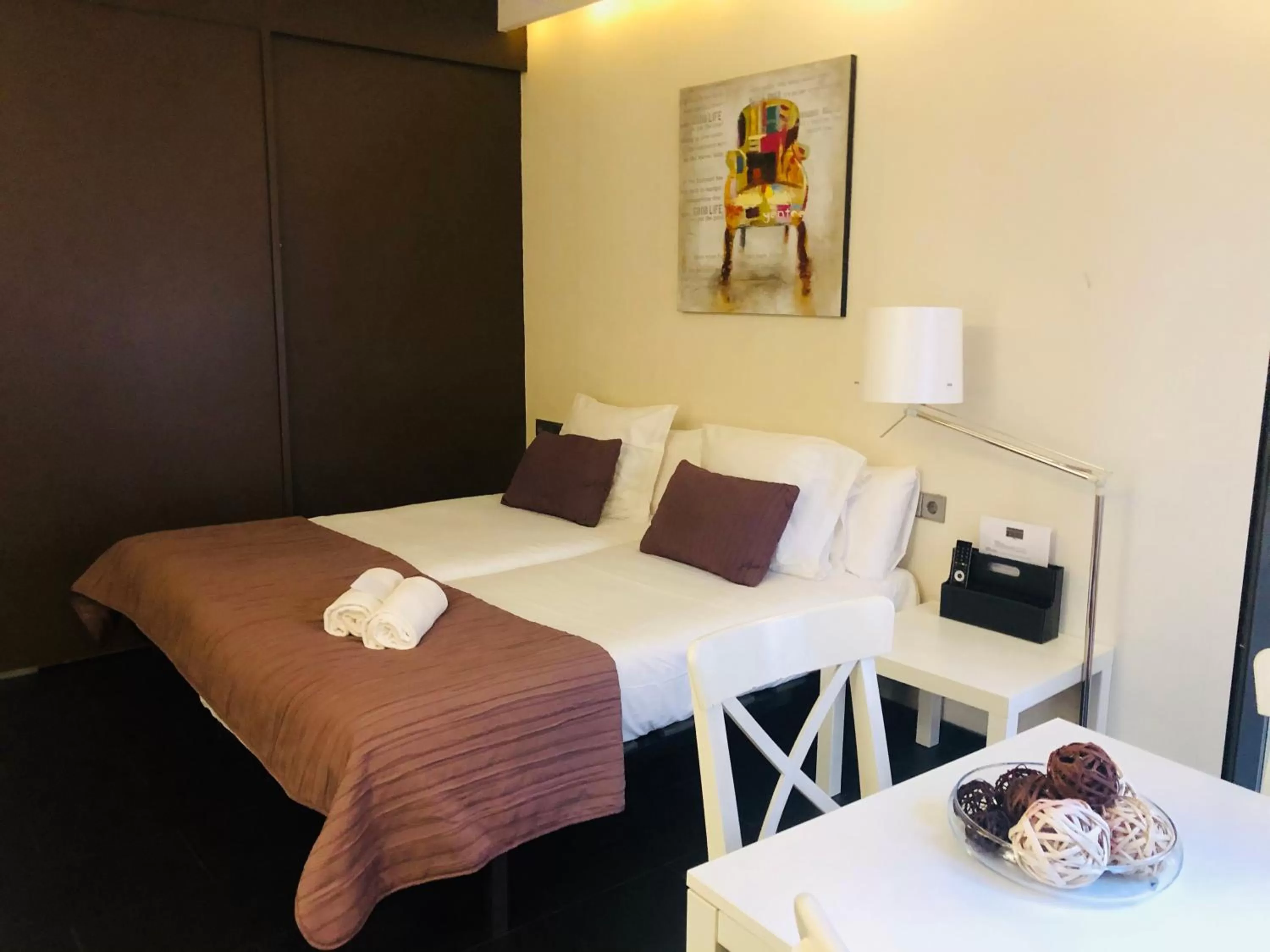 Photo of the whole room, Bed in Barcelona Fifteen central Aparthotel