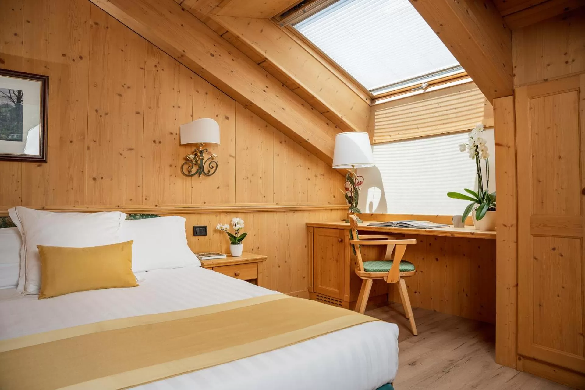 Bedroom, Bed in Hotel Cristallo