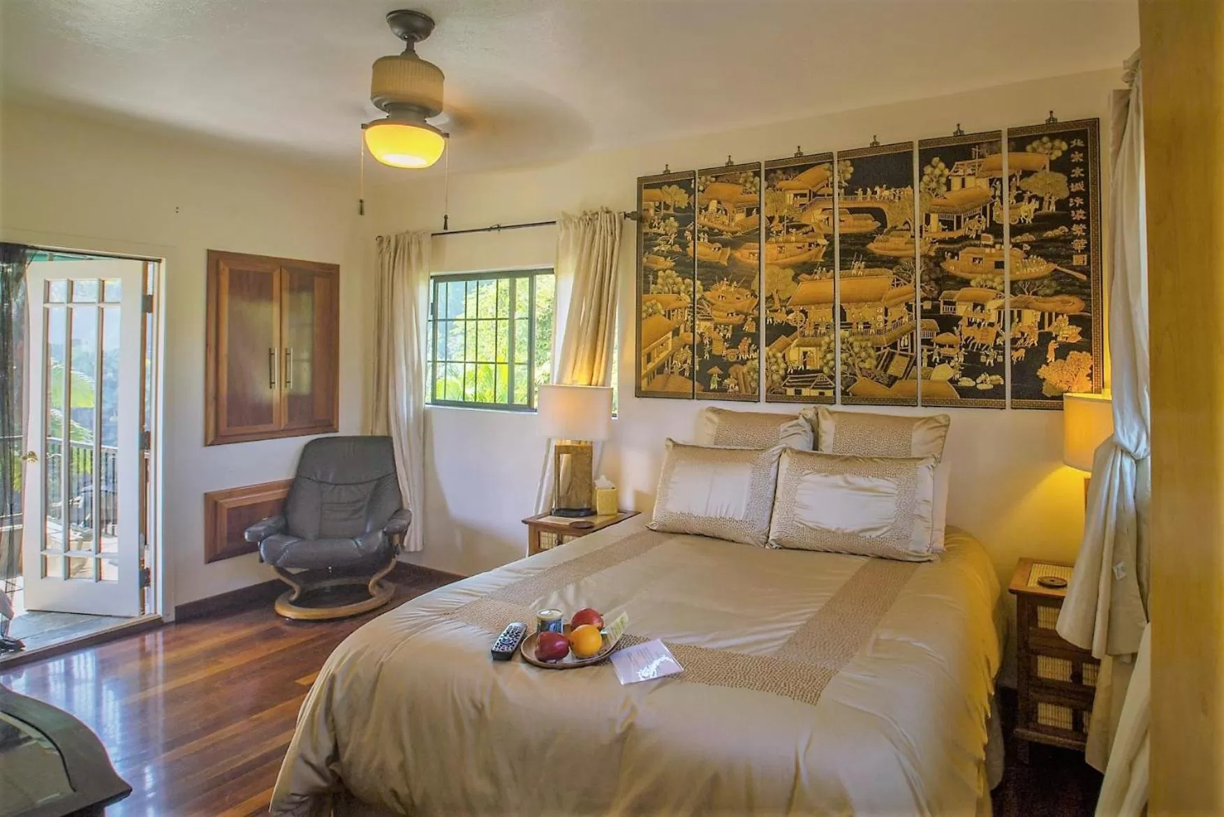 Bed in The Inn at Kulaniapia Falls