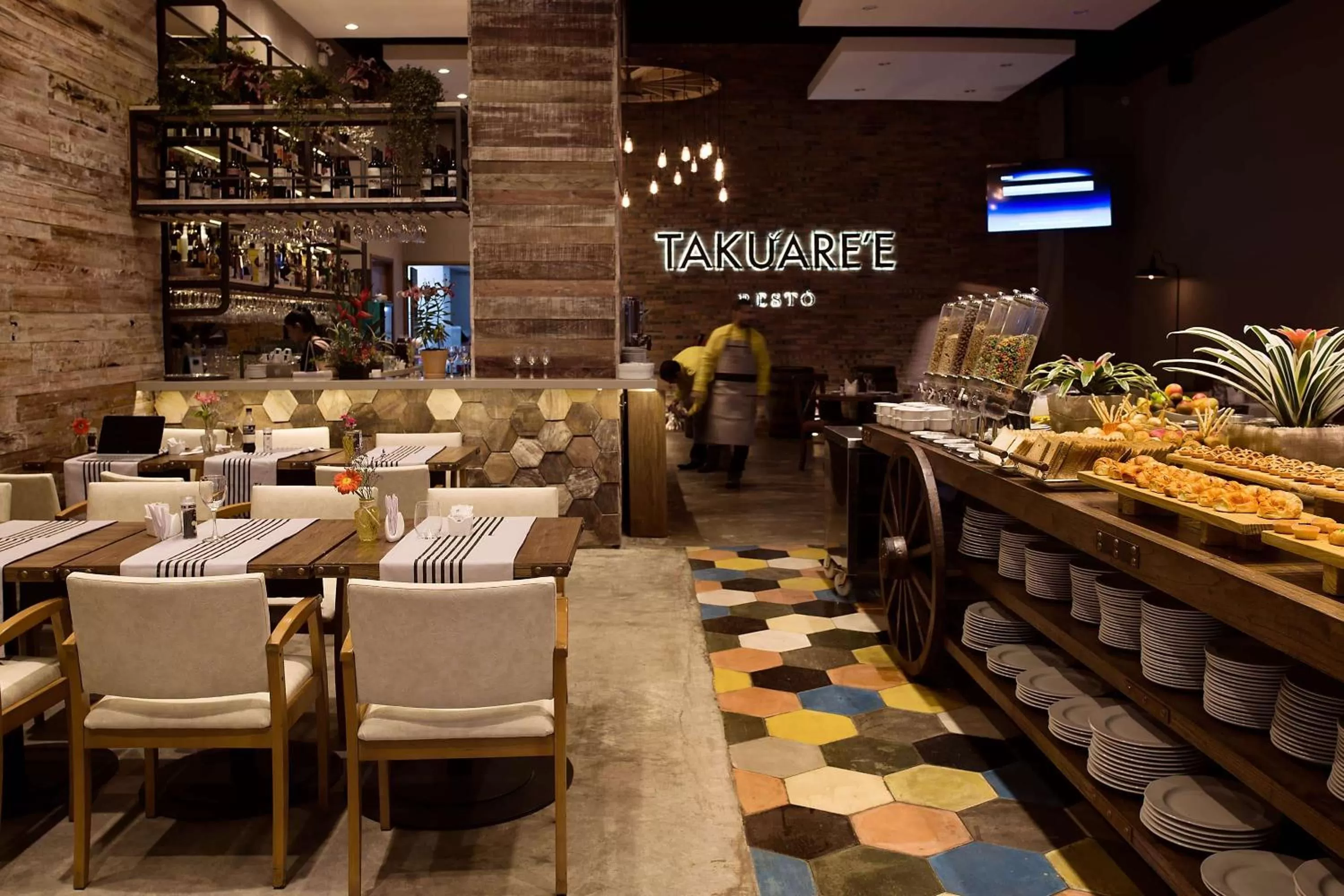 Restaurant/places to eat in Dazzler by Wyndham Asuncion