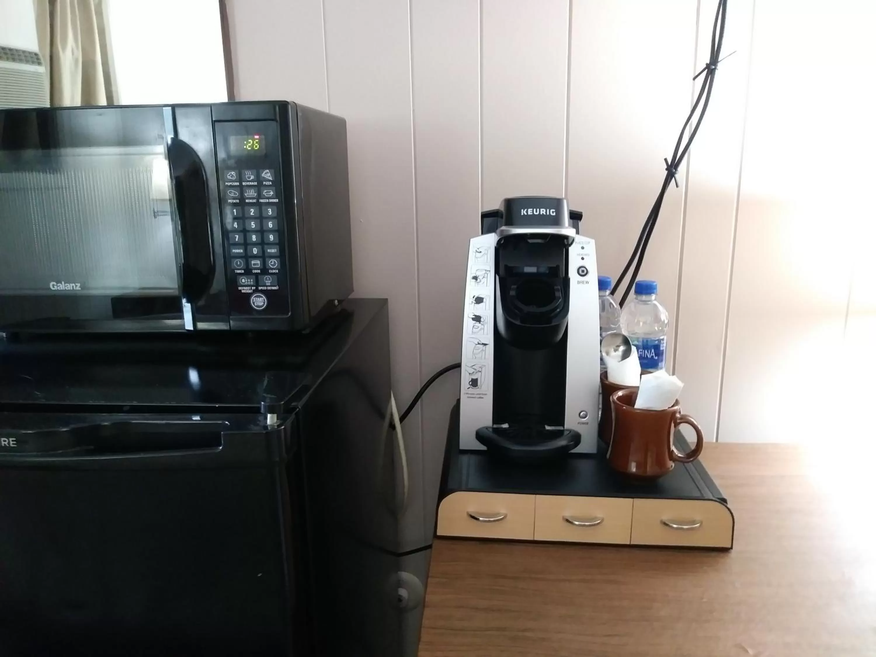 Food and drinks in Rest Stop 6 Inn