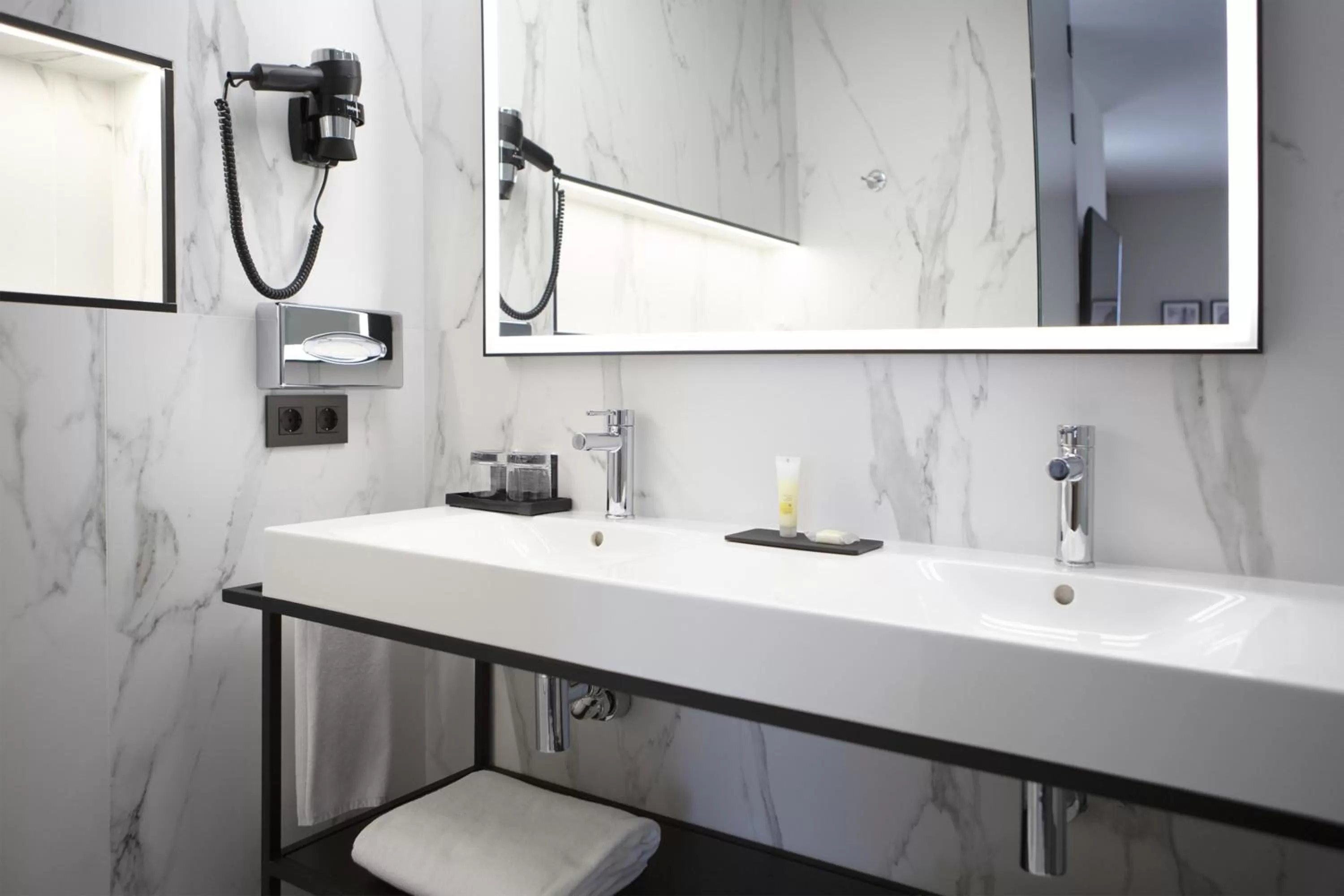 Bathroom in Riu Plaza España