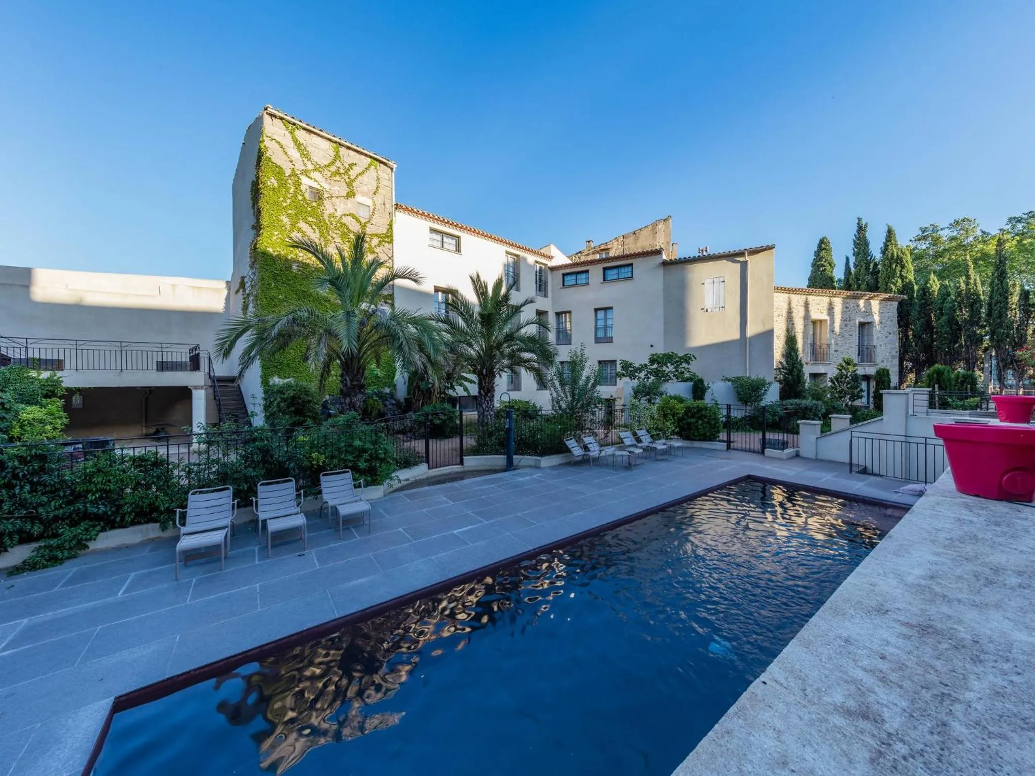 Swimming pool in Garrigae Distillerie de Pezenas - Hotellerie & Spa