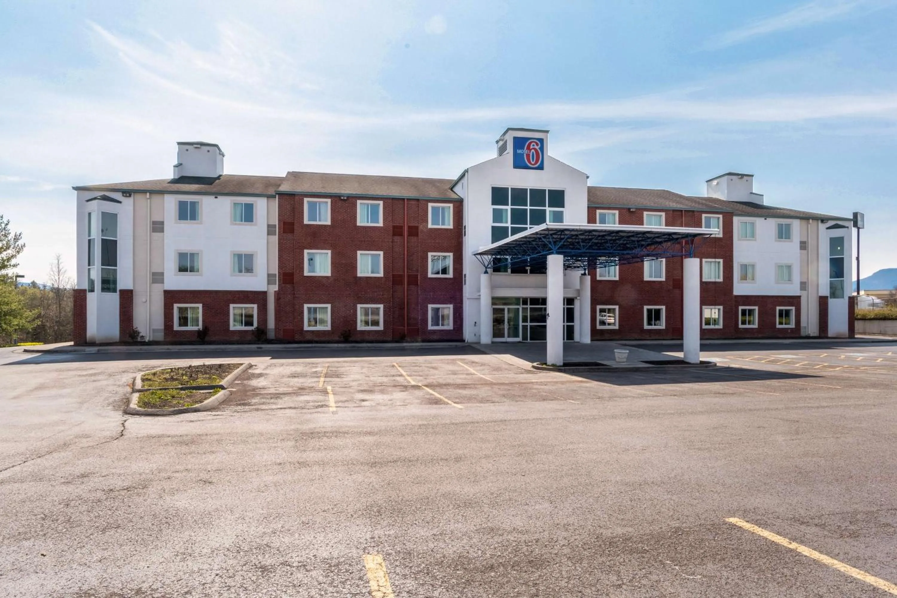 Property building in Motel 6-Newport, TN