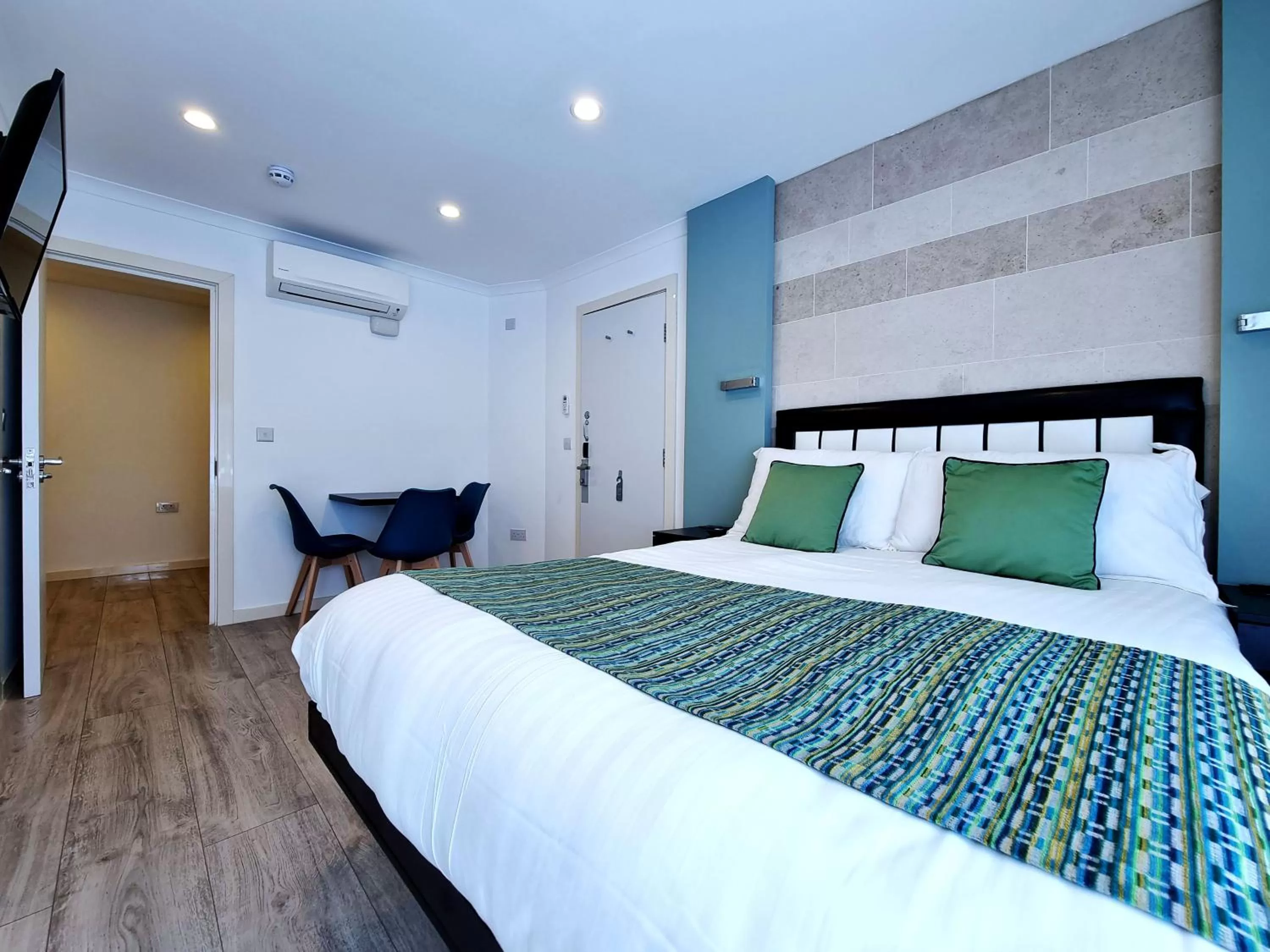 Bedroom, Bed in 146 Studios