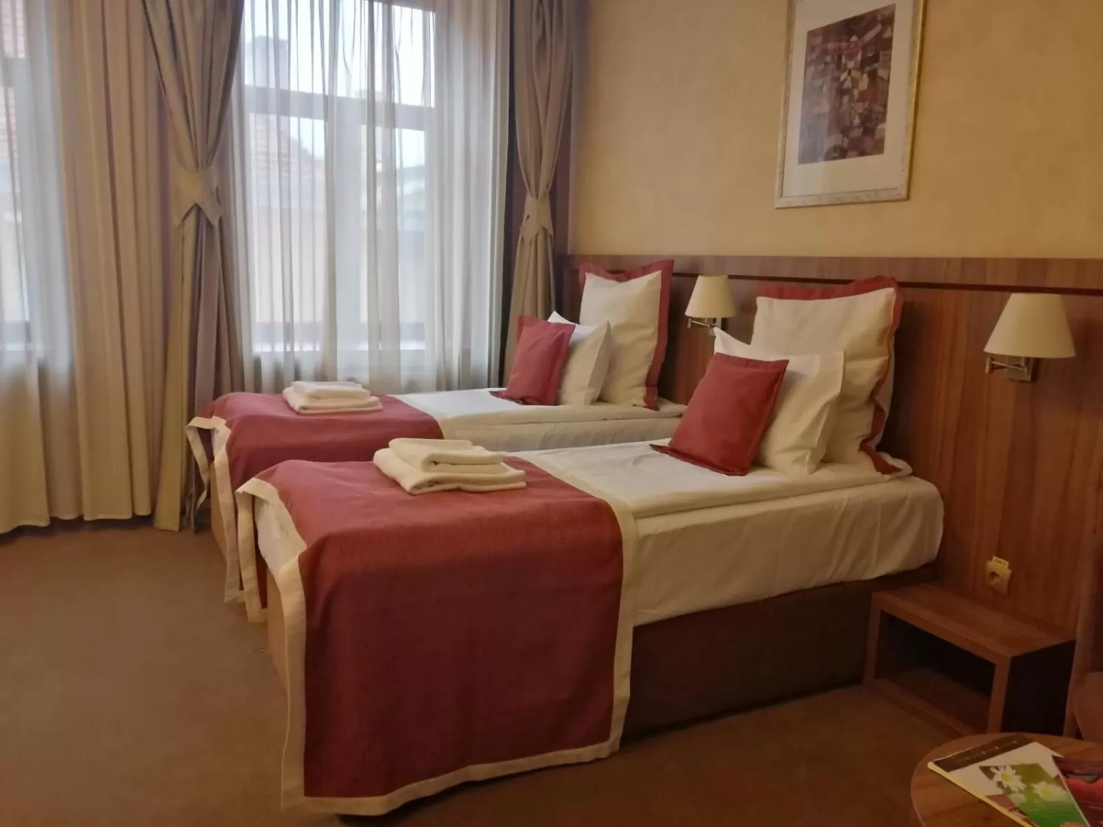 Communal lounge/ TV room, Bed in Hotel Gott