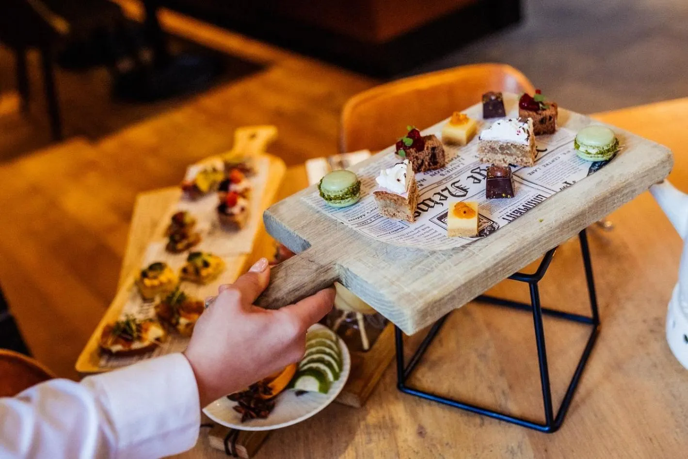 Restaurant/places to eat in Post-Plaza Hotel & Grand Café