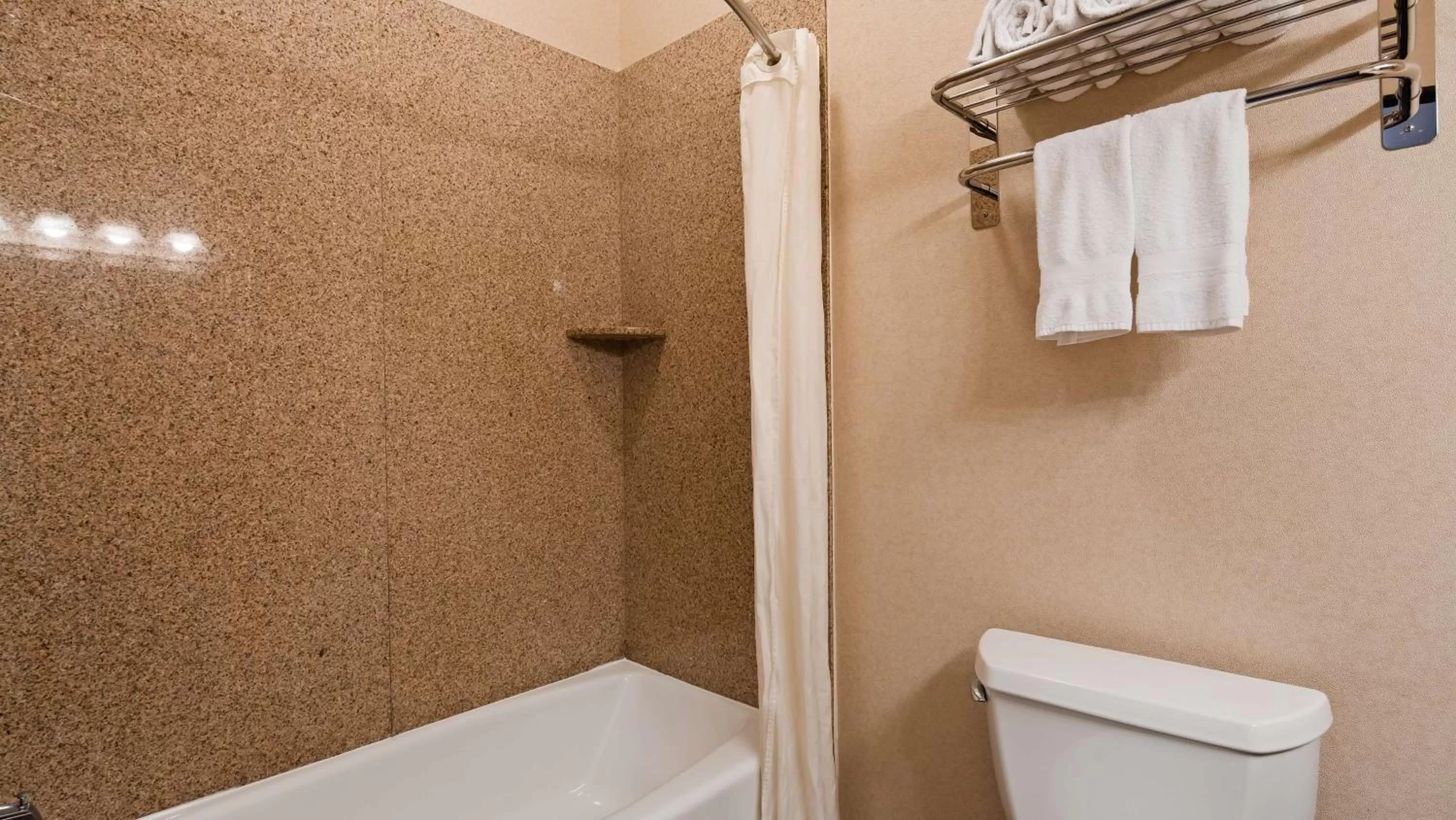 Bathroom in Best Western Route 66 Glendora Inn