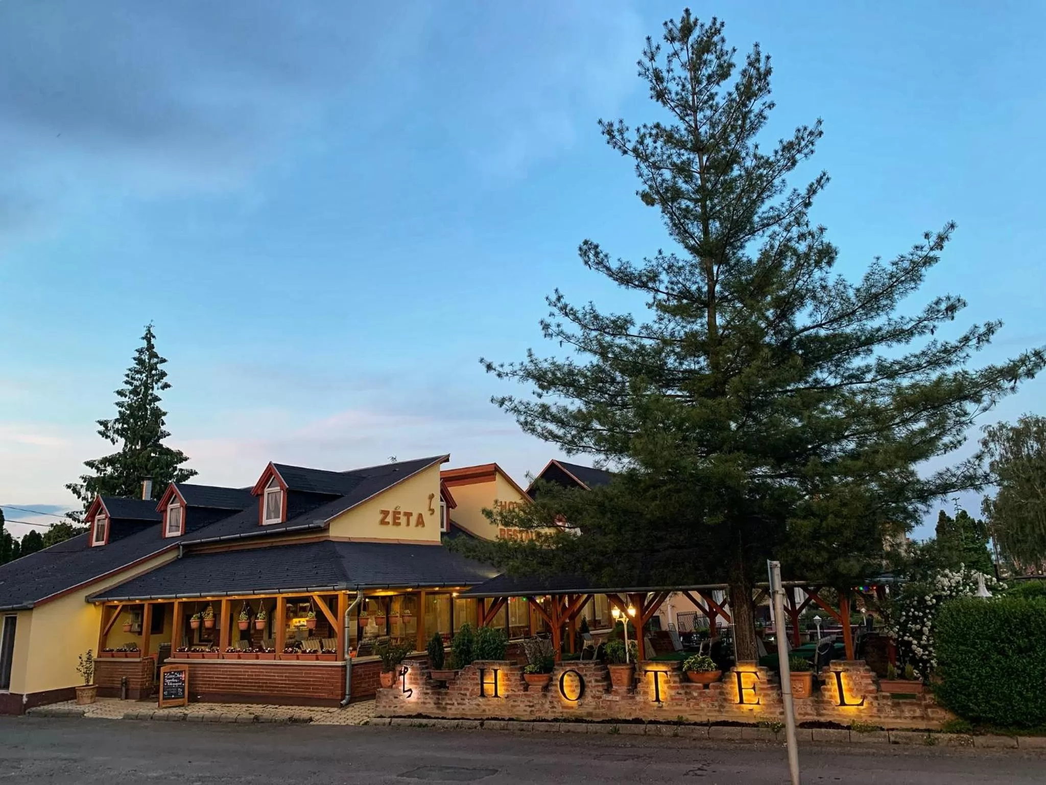 Property Building in Hotel Zéta