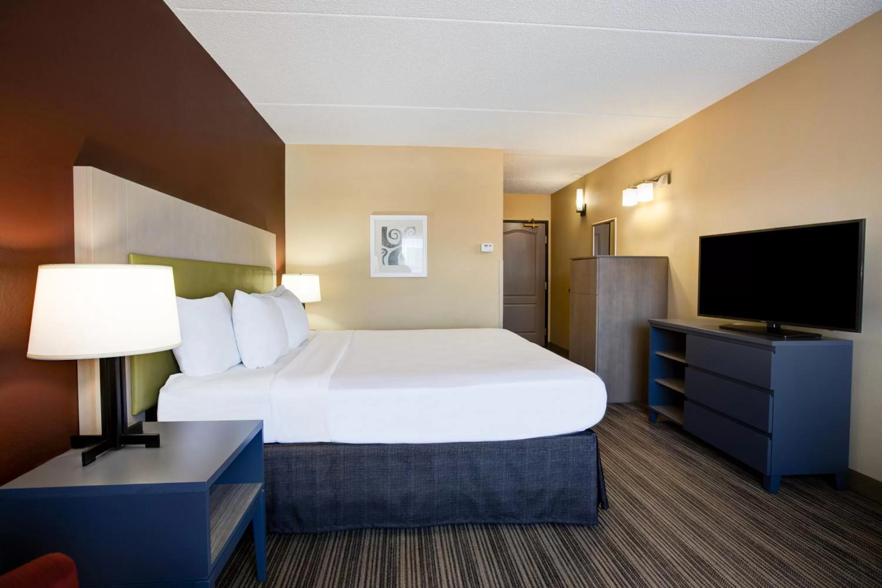 King Room - Accessible/Non Smoking in Comfort Inn & Suites St Paul Northeast