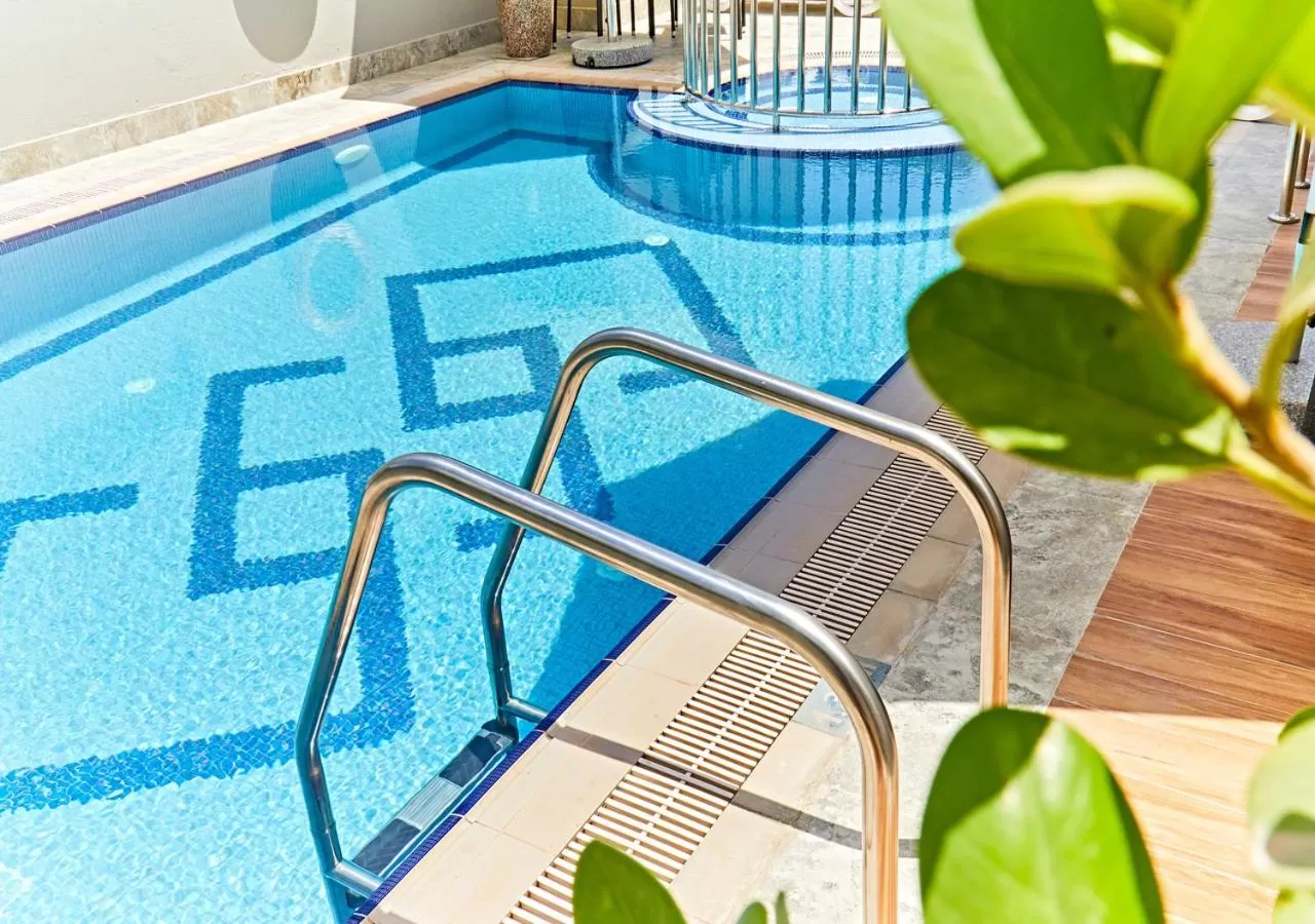Swimming pool in Rose Plaza Hotel Al Barsha