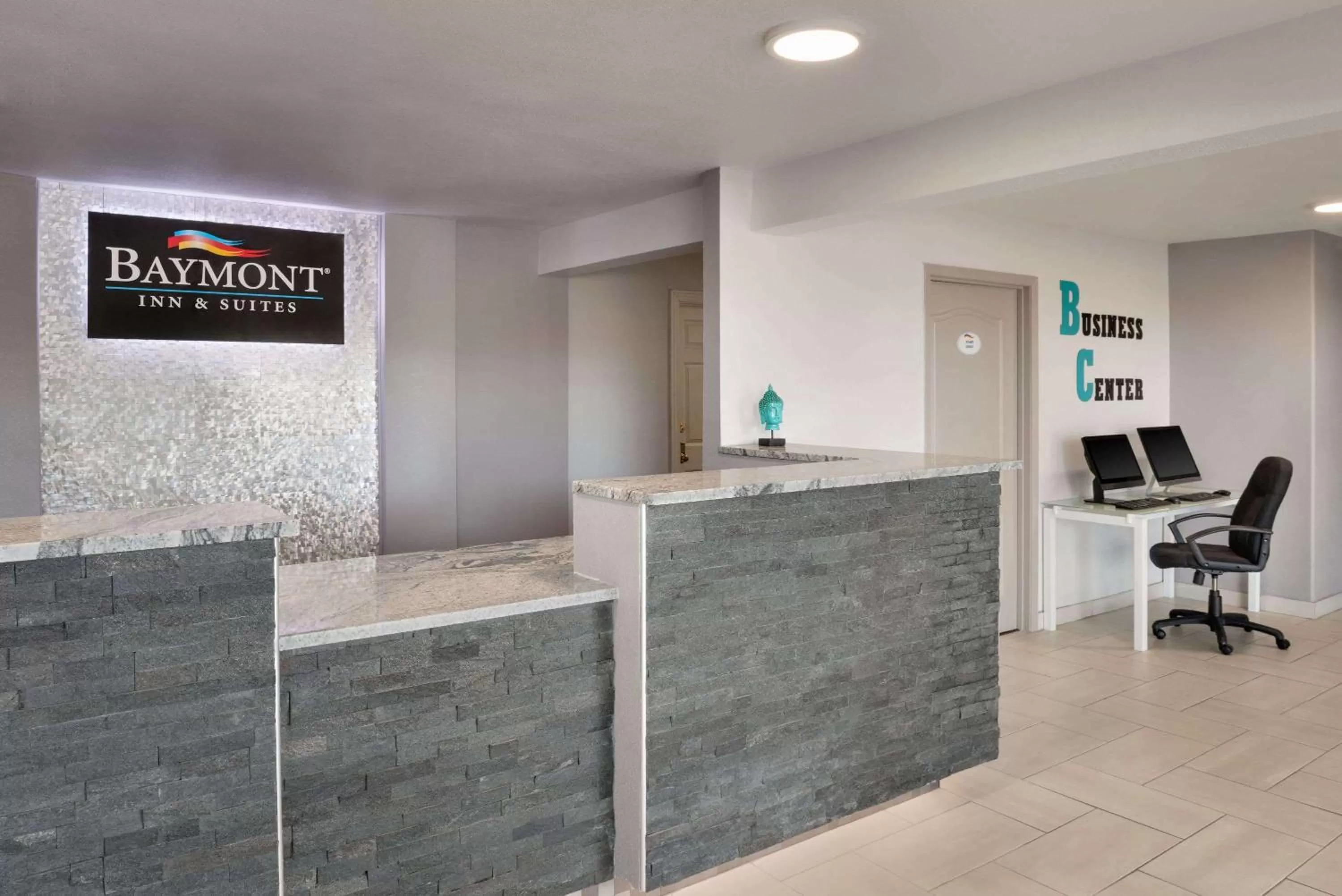 Lobby or reception in Baymont by Wyndham Des Moines North