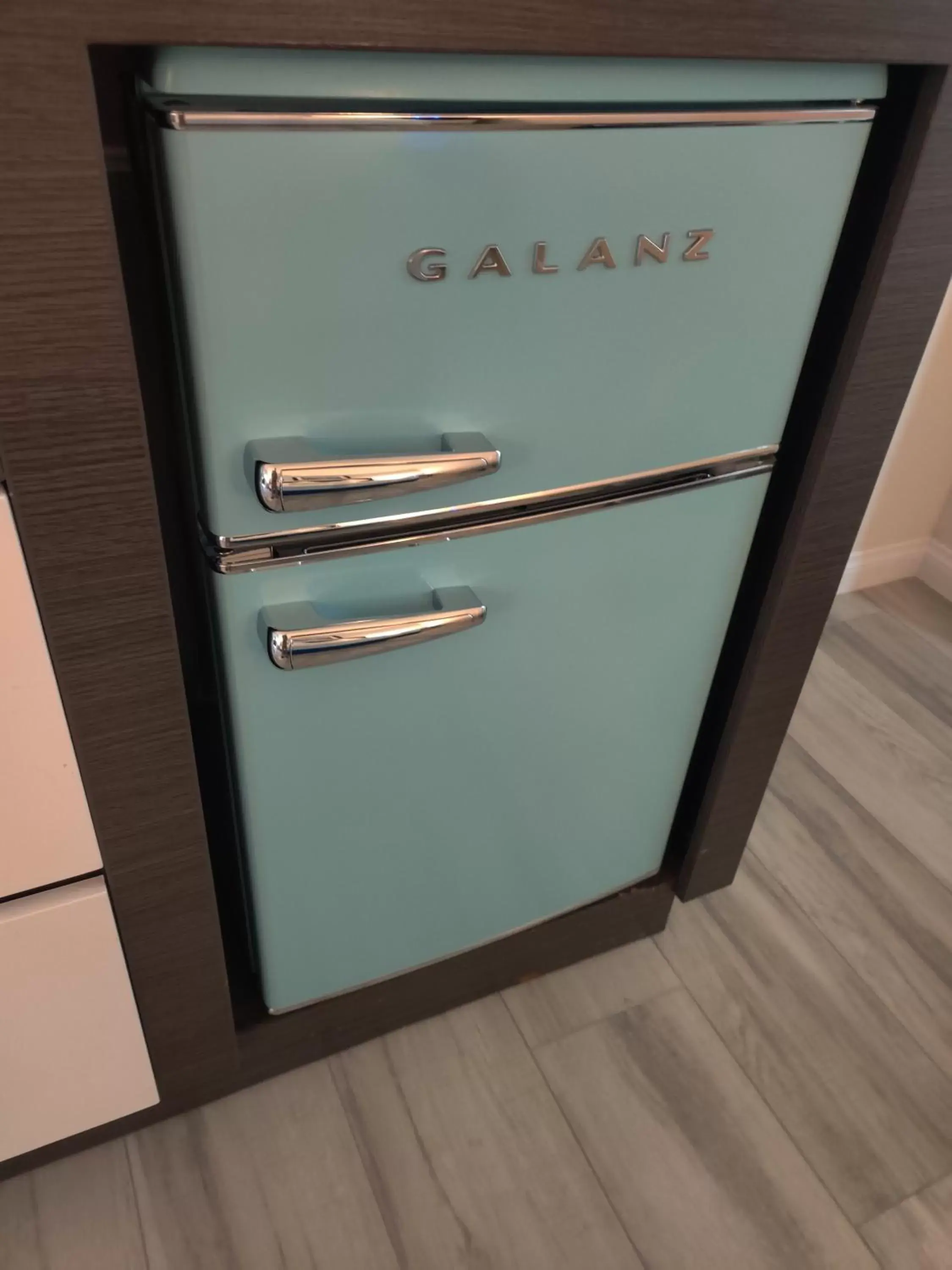 Poolside Deluxe Room with Two Beds in Kings Inn Poolside Deluxe Room with Two Beds in Kings Inn