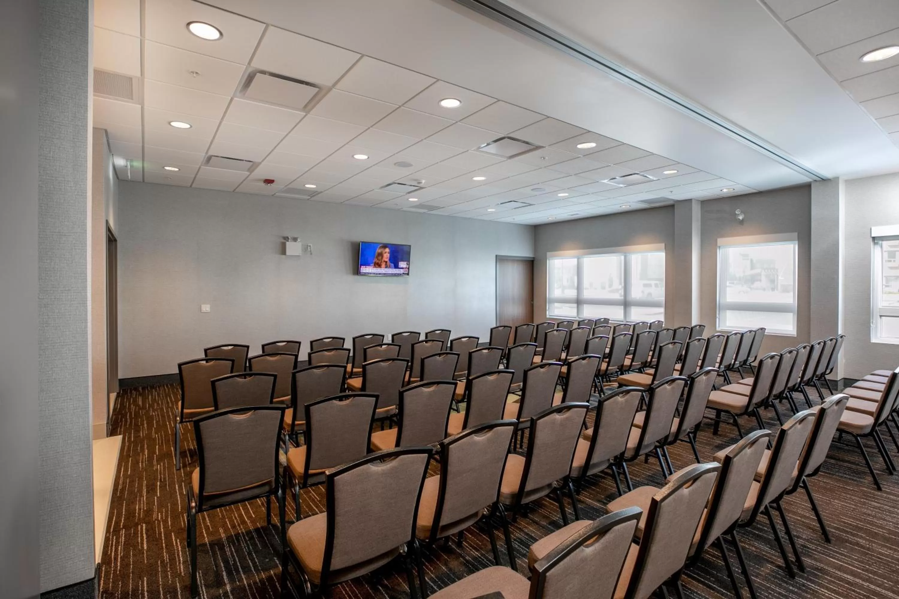 Meeting/conference room in Holiday Inn Express - Lethbridge Southeast by IHG