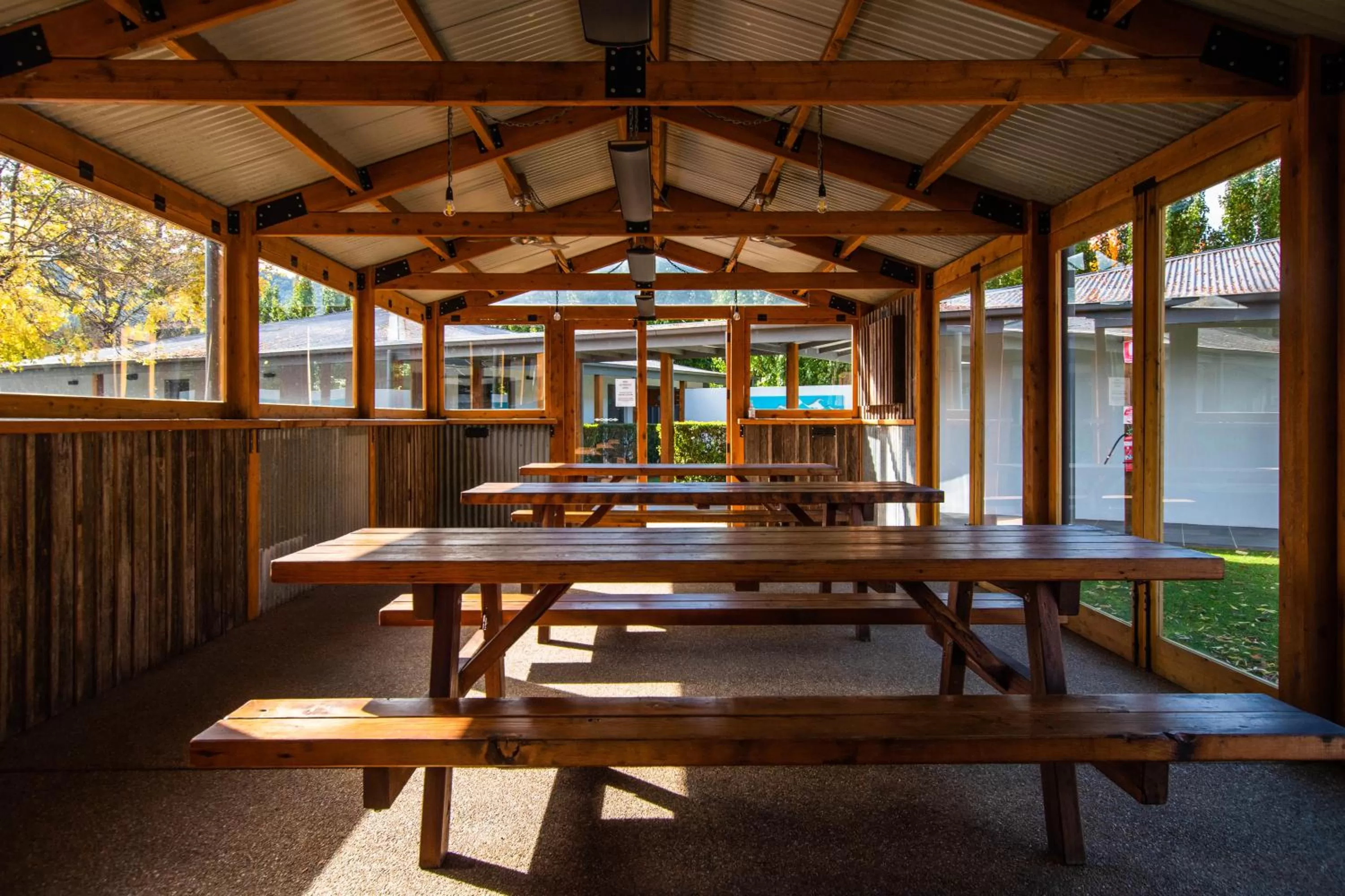 Communal lounge/ TV room in Bright Colonial Motel