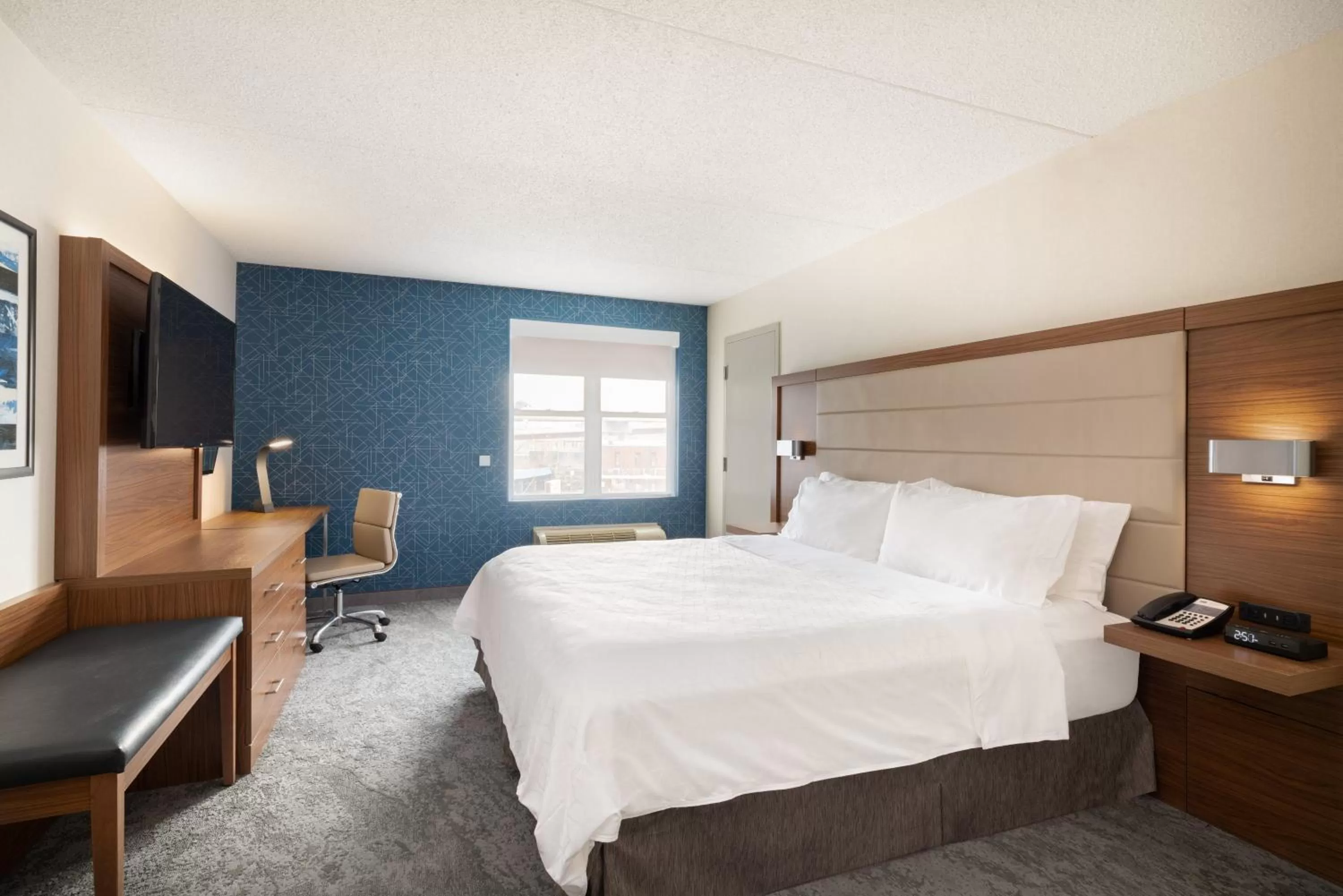 Photo of the whole room, Bed in Holiday Inn Express & Suites Boston - Cambridge by IHG