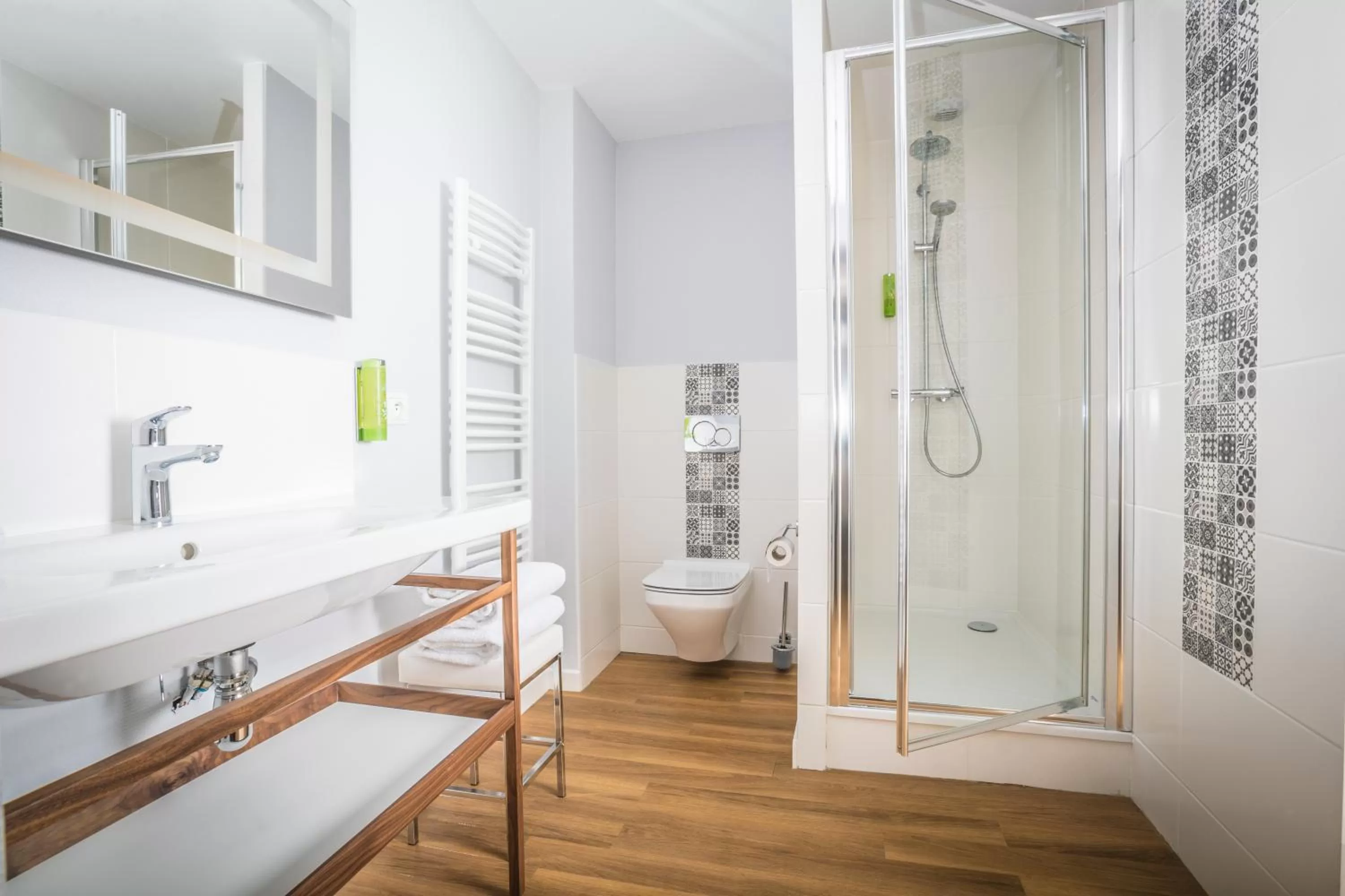 Shower in Best Western Hôtel de France