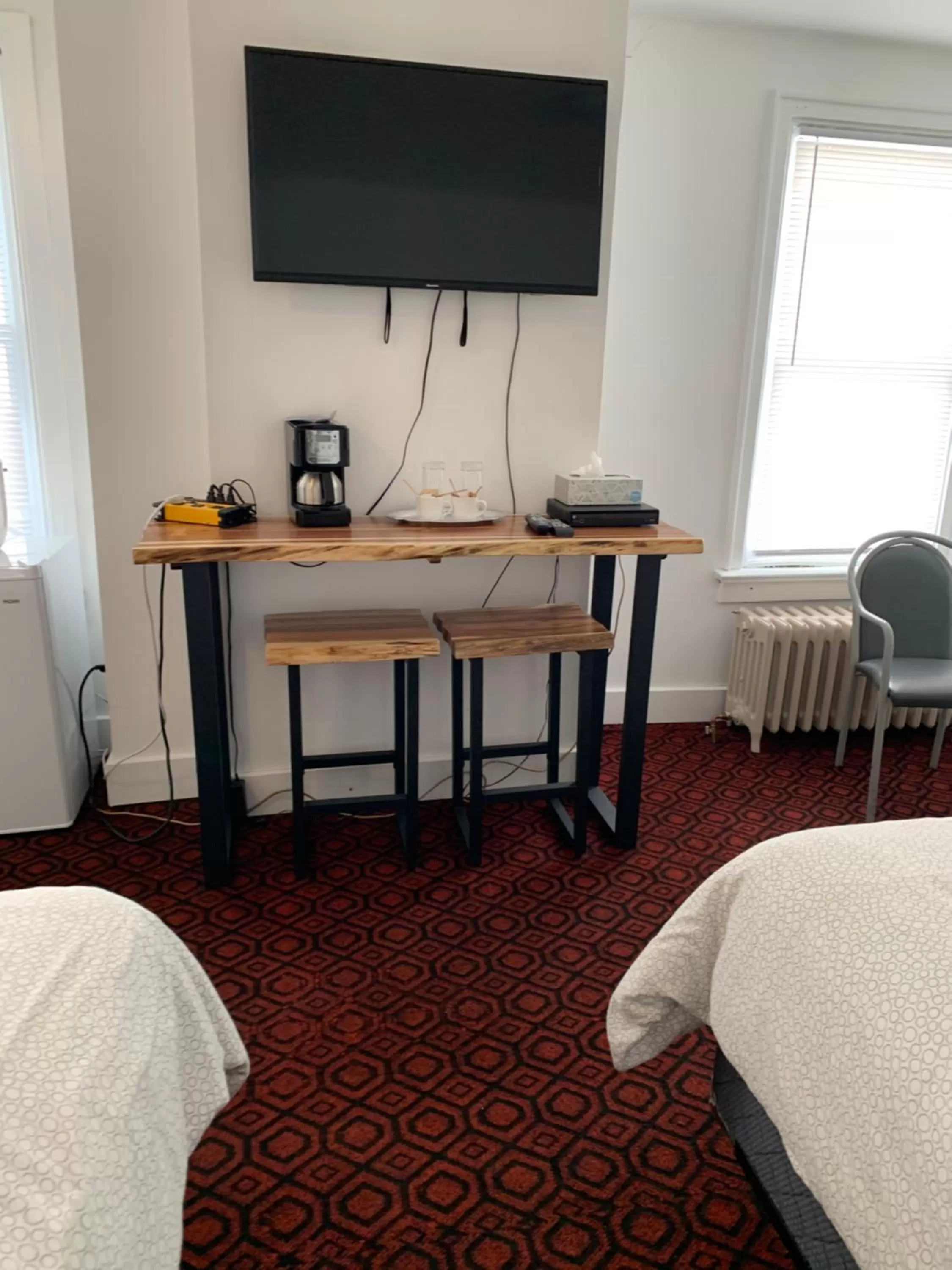 Bed in Lakeview Hotel