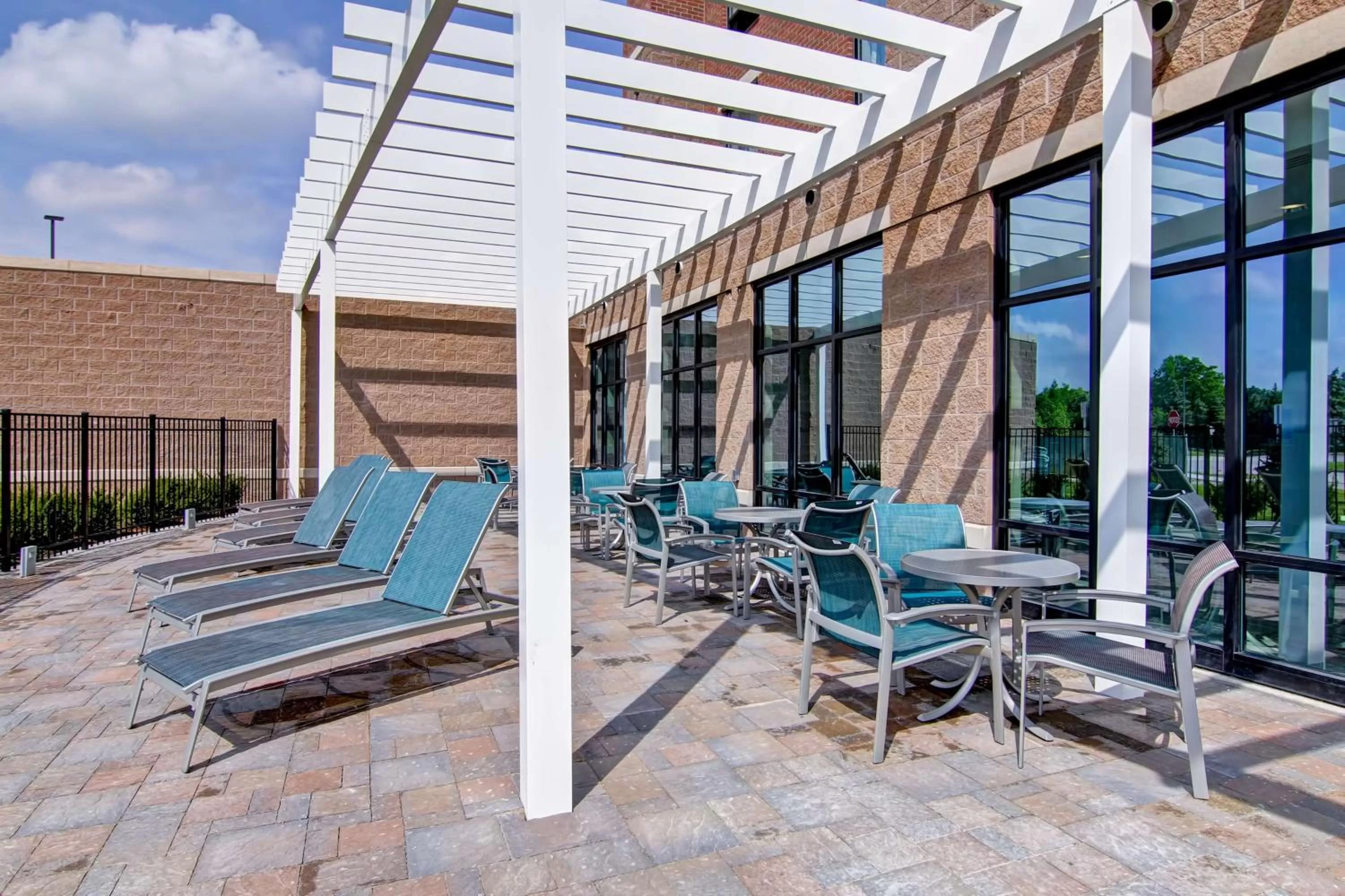 Property building in Hampton Inn & Suites Detroit/Troy