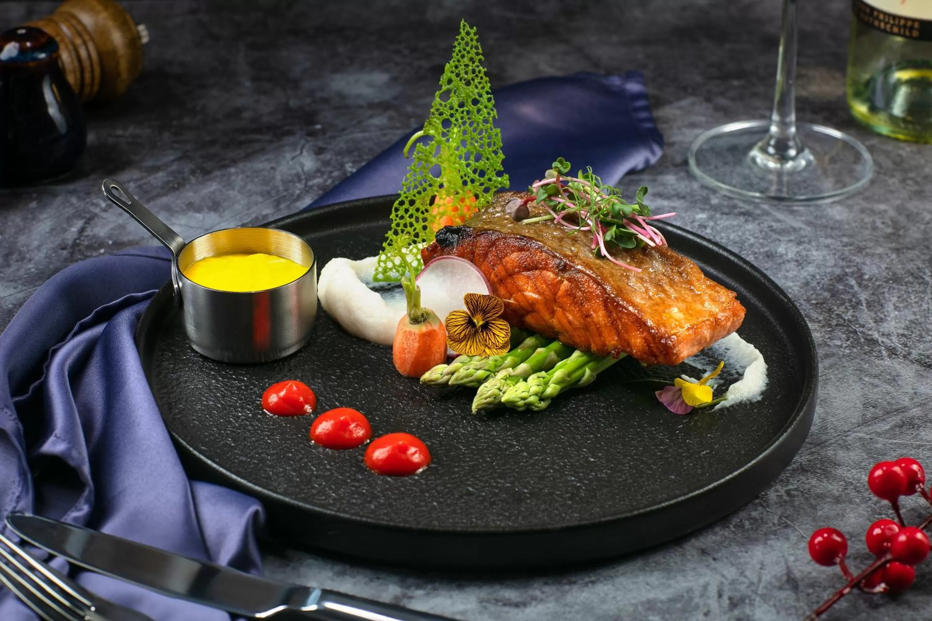 Restaurant/places to eat in Lucien Hanoi Lakeside Hotel & Rooftop